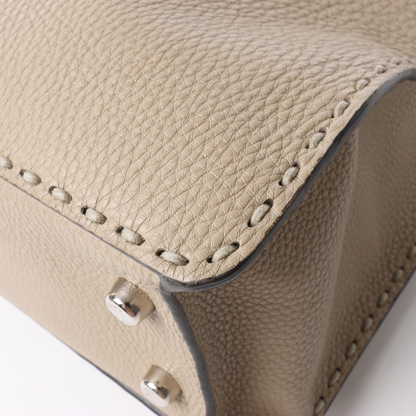 Fendi Peek-a-boo X-light ICU Co., Ltd. Lederhandtasche in Beige 7VA528