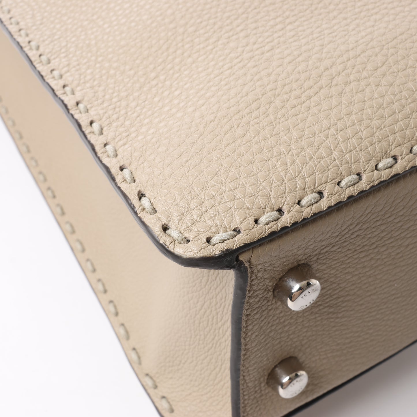 Fendi Peek-a-boo X-light ICU Co., Ltd. Lederhandtasche in Beige 7VA528