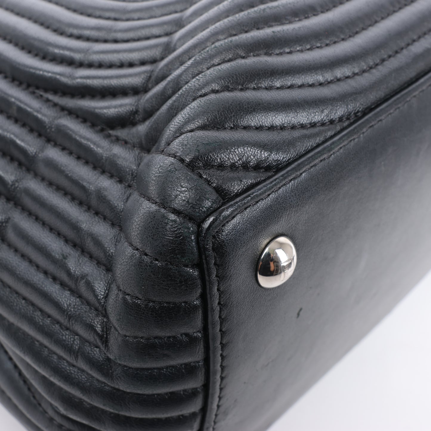Fendi – Dotcom – Halb-Schultertasche aus schwarzem Leder mit Kettenriemen