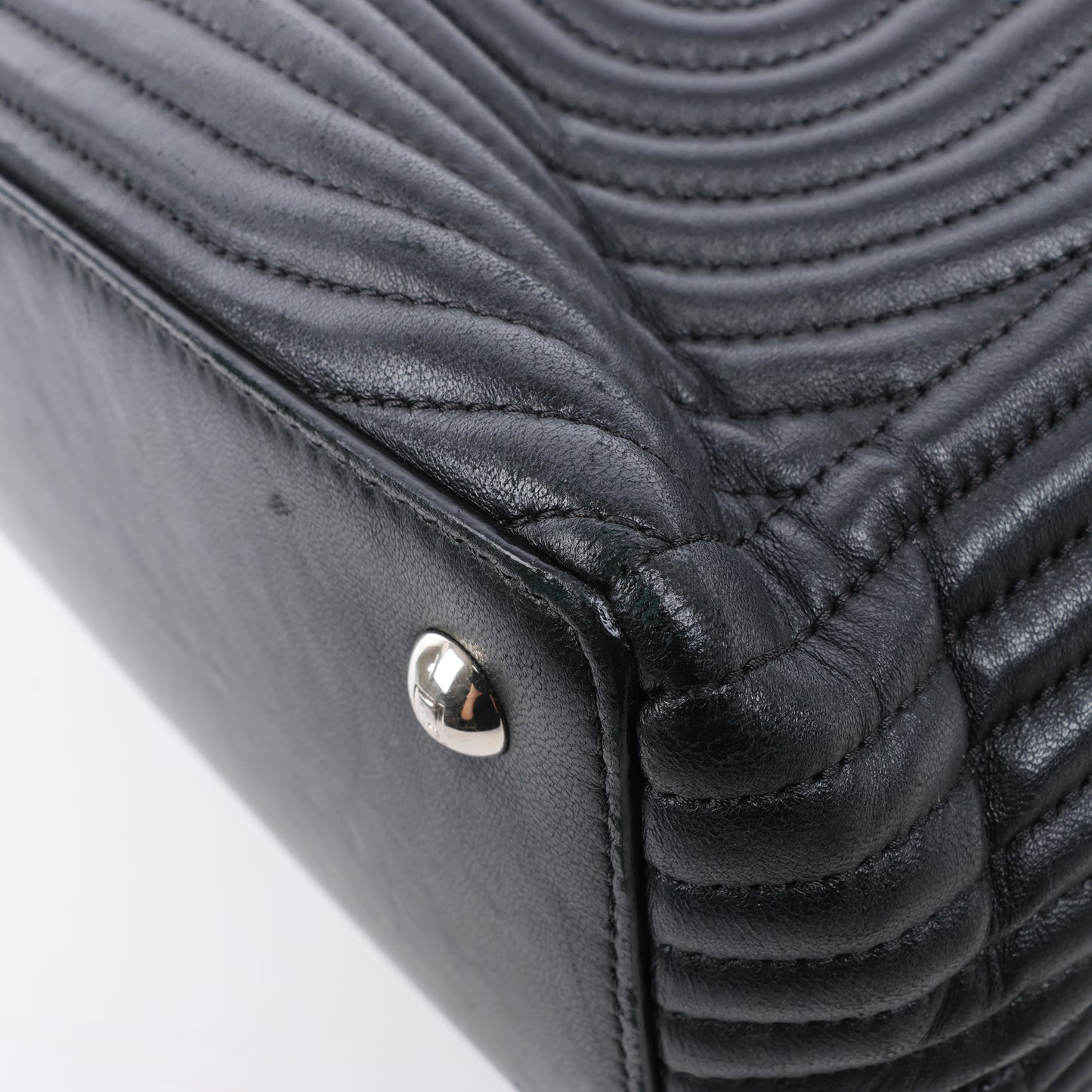 Fendi – Dotcom – Halb-Schultertasche aus schwarzem Leder mit Kettenriemen