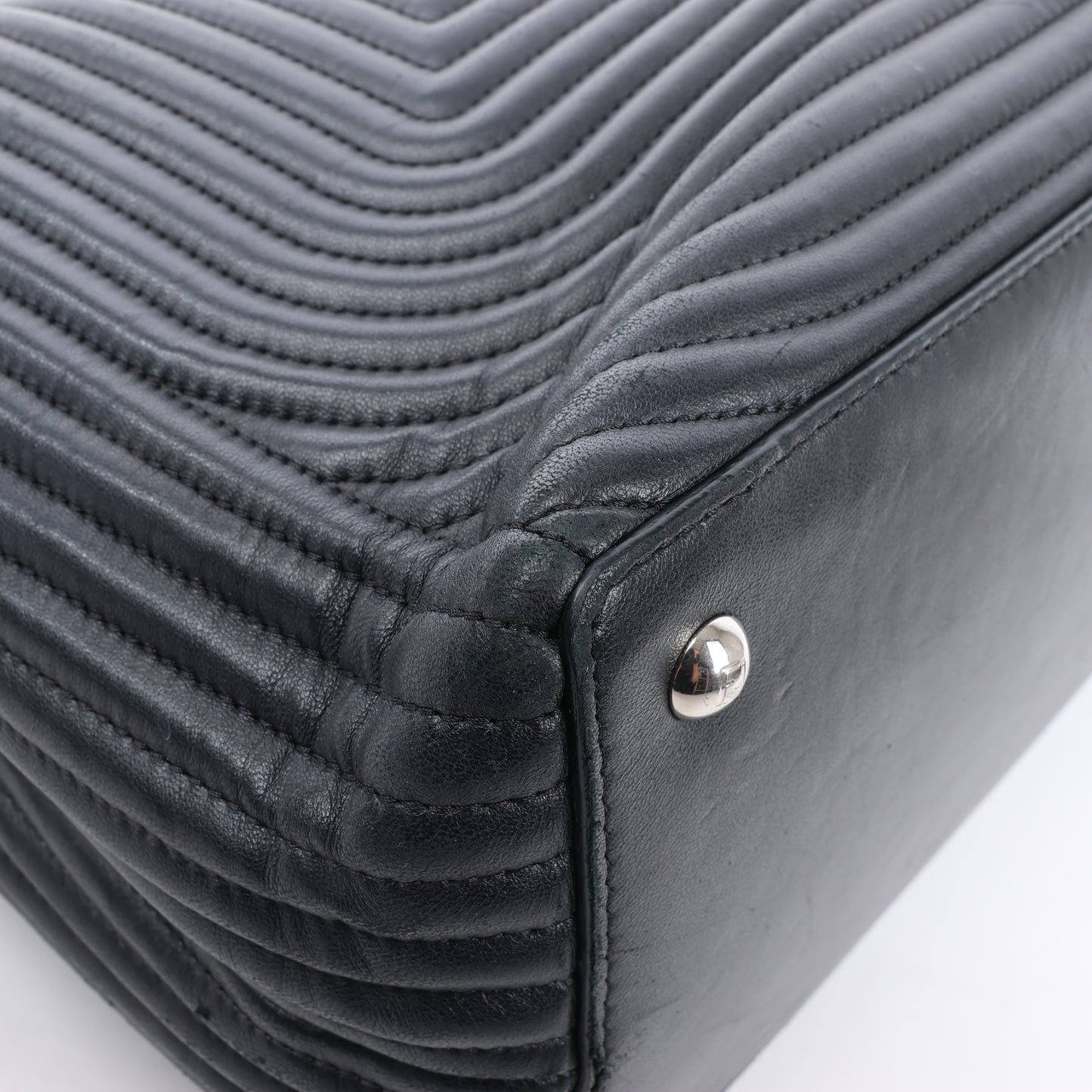 Fendi – Dotcom – Halb-Schultertasche aus schwarzem Leder mit Kettenriemen