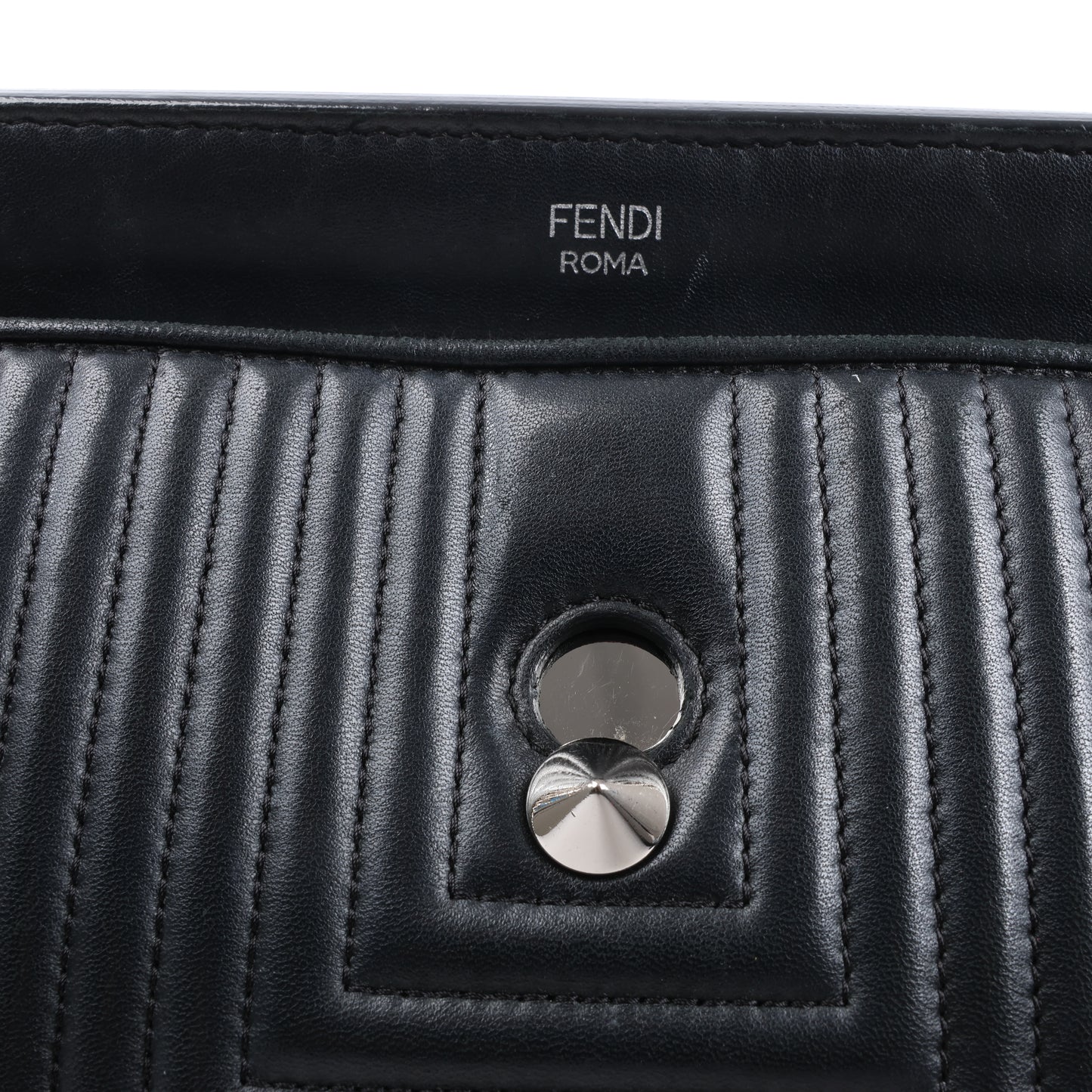 Fendi – Dotcom – Halb-Schultertasche aus schwarzem Leder mit Kettenriemen