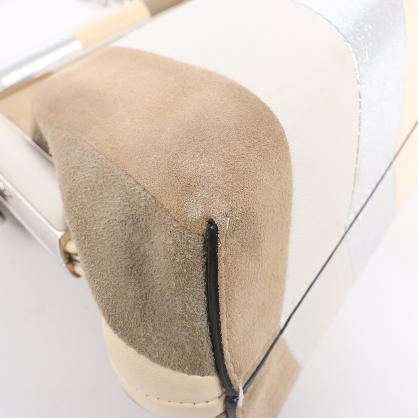 FENDI First Leather x Wildleder-Umhängetasche in Beige 8BP129