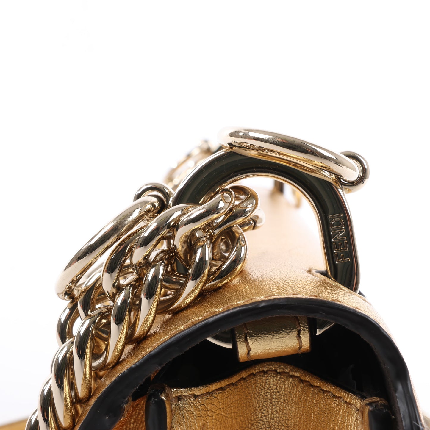 FENDI Mini Kan I Schultertasche aus Leder mit Kette in Gold, 8M0381