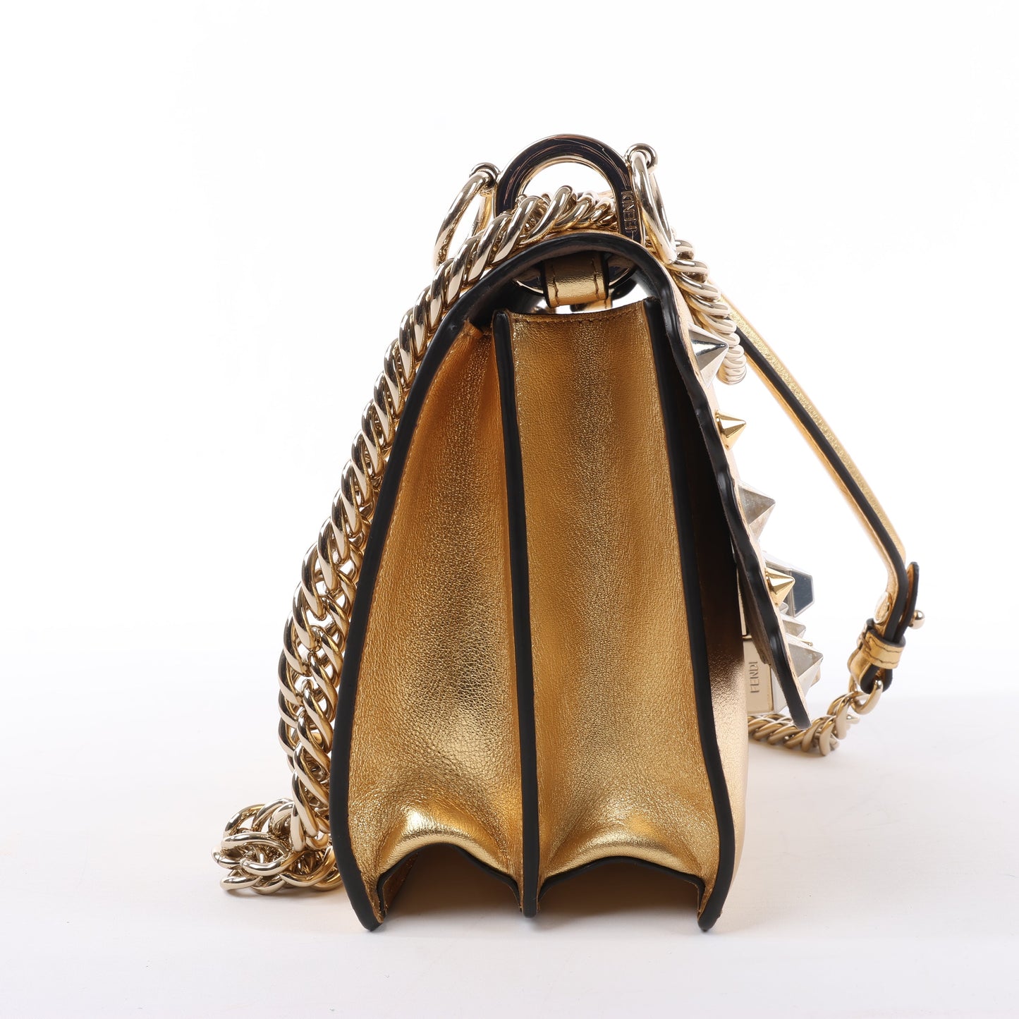 FENDI Mini Kan I Schultertasche aus Leder mit Kette in Gold, 8M0381