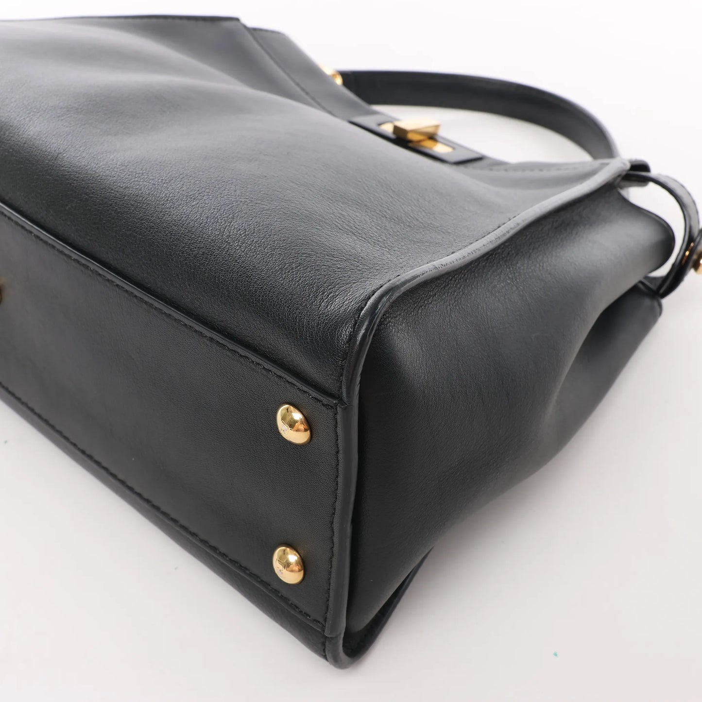 Fendi Peekaboo Regular 2-Wege-Handtasche aus Leder in Schwarz 8BN290