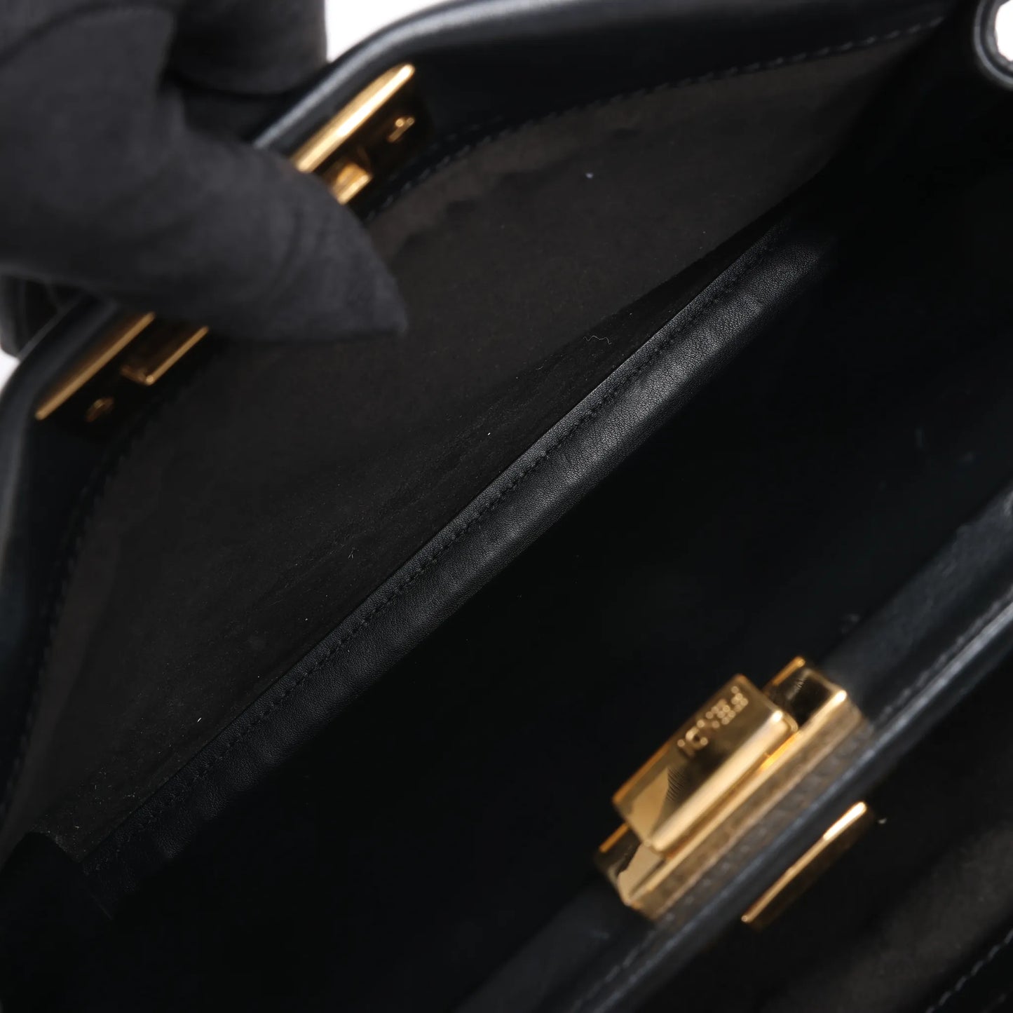 Fendi Peekaboo Regular 2-Wege-Handtasche aus Leder in Schwarz 8BN290