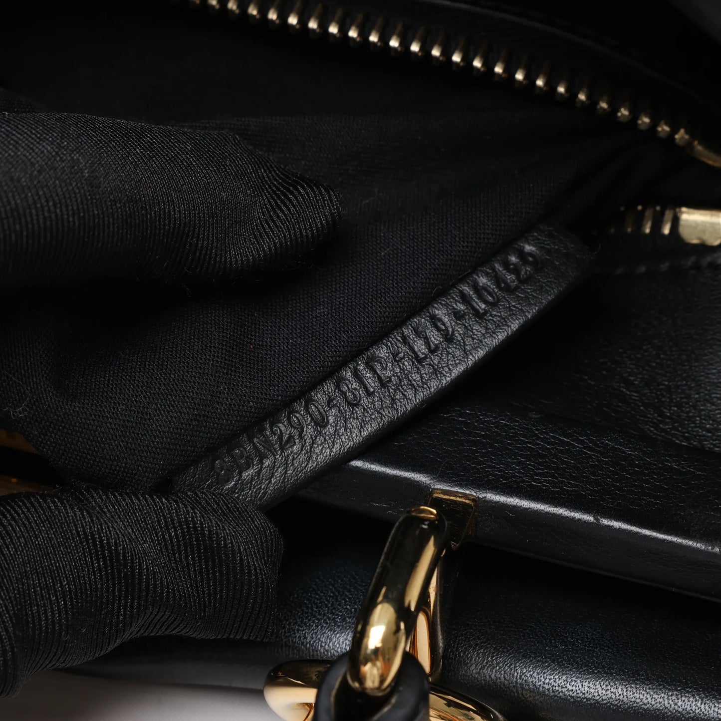 Fendi Peekaboo Regular 2-Wege-Handtasche aus Leder in Schwarz 8BN290