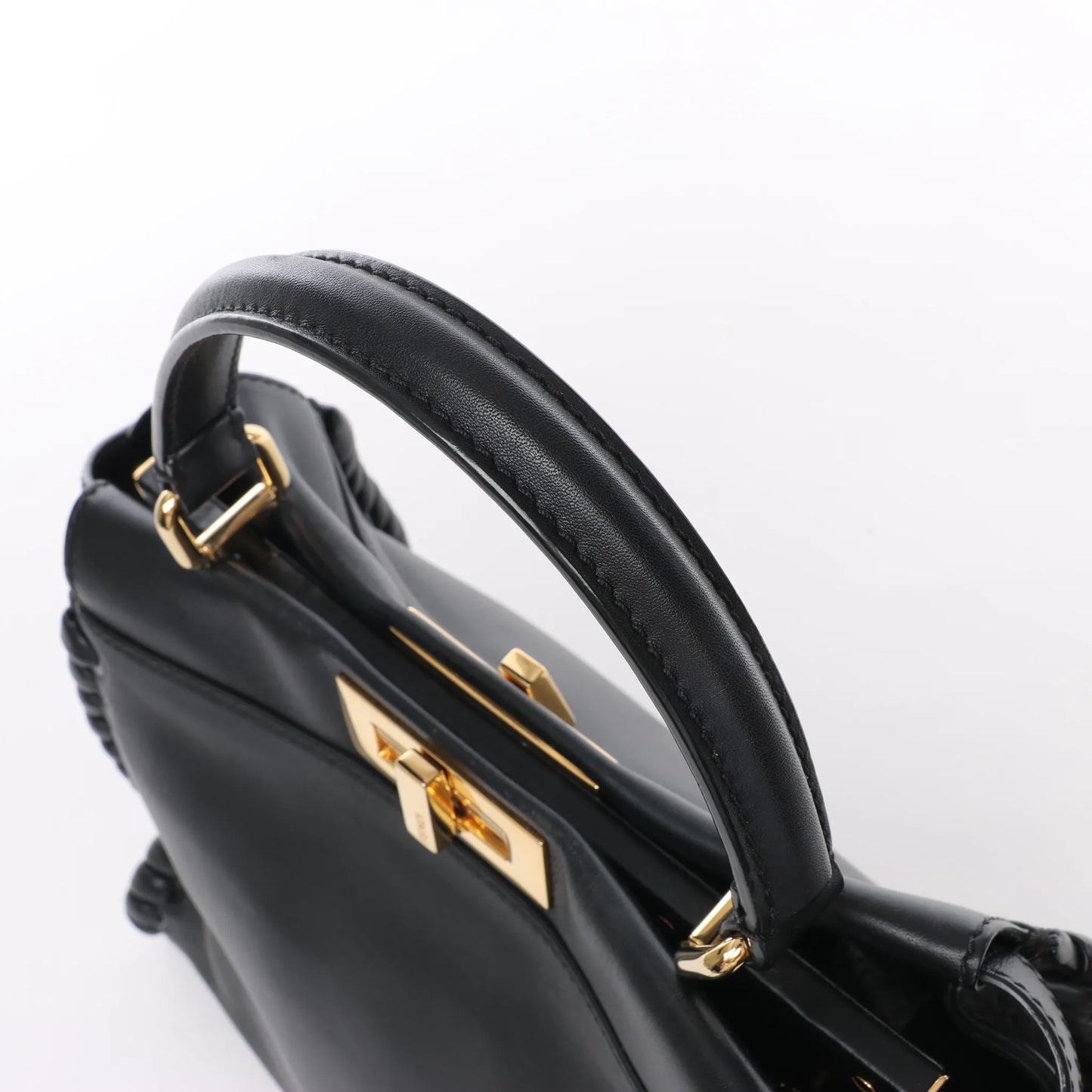 Fendi Peekaboo Regular 2-Wege-Handtasche aus Leder in Schwarz 8BN290