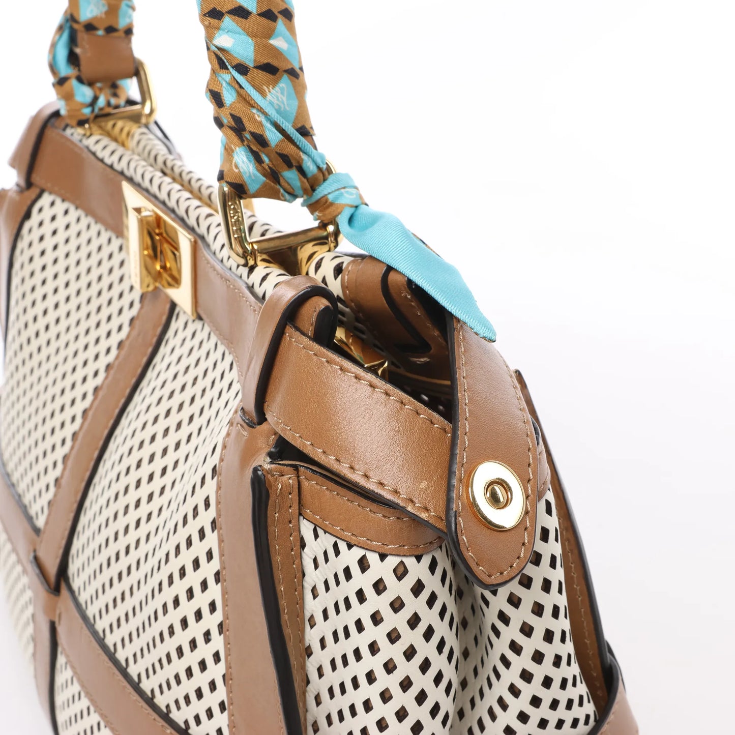Fendi Peekaboo Regular 2-Wege-Handtasche aus perforiertem Leder in Braun x Beige 8BN290