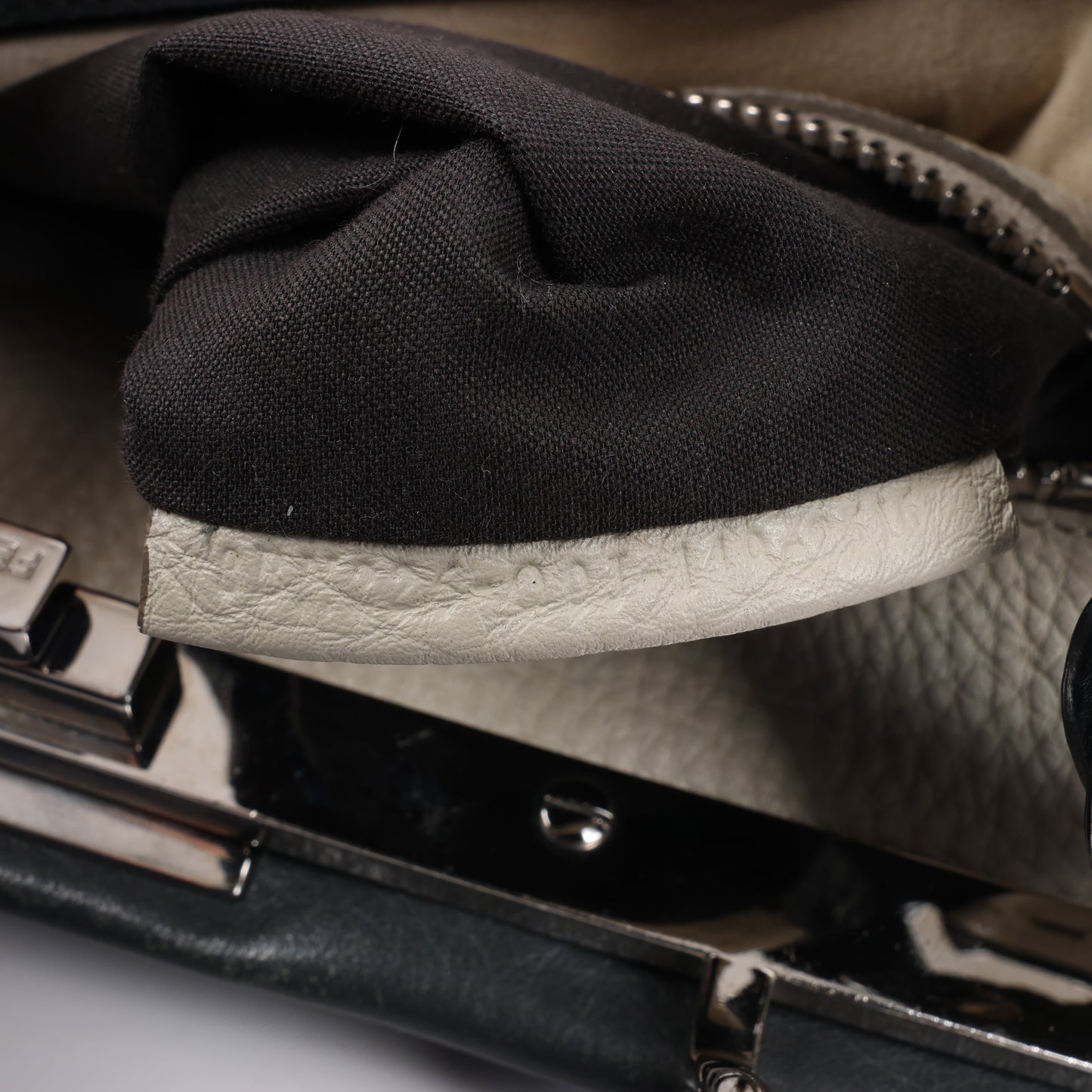 Fendi Peekaboo Regular Selleria Leder 2Way Handtasche in Grau 8BN226
