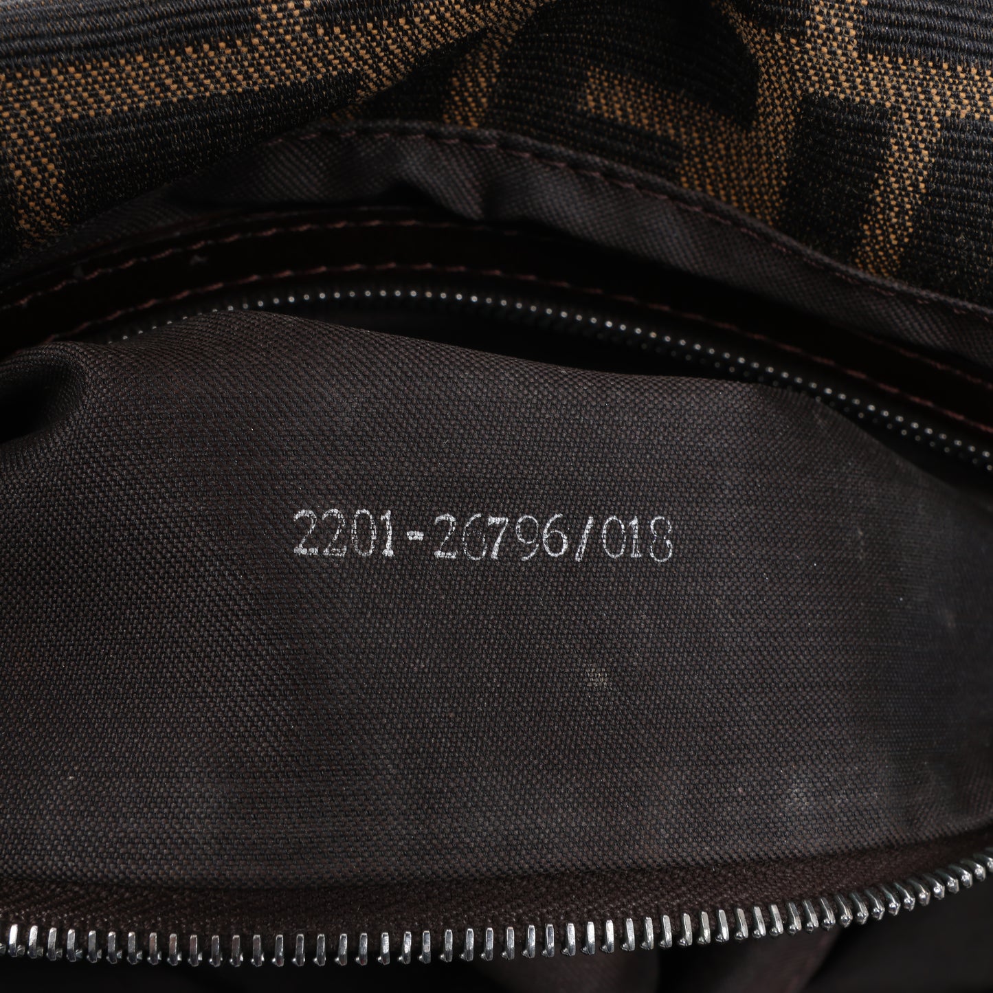FENDI Baguette Zucchino Schultertasche aus Canvas und Leder in Braun 26796