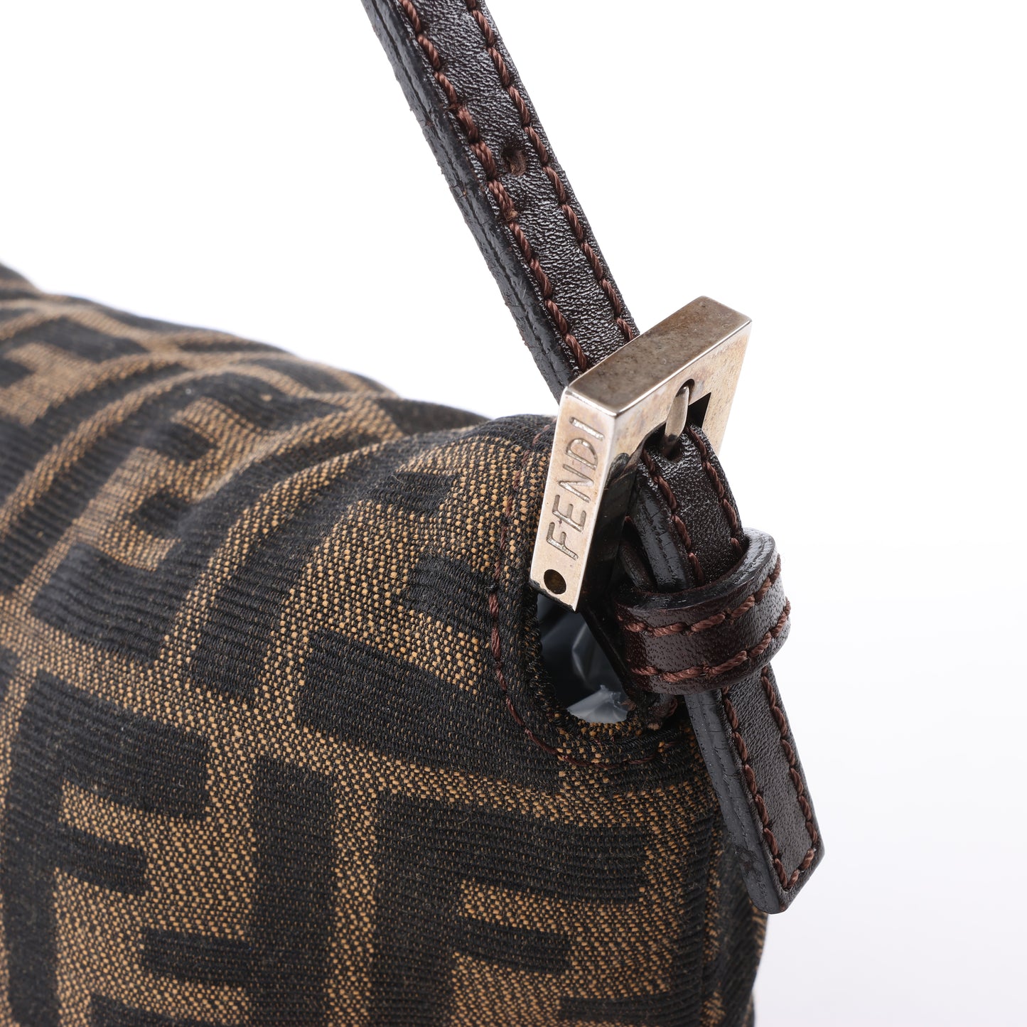 FENDI Baguette Zucchino Schultertasche aus Canvas und Leder in Braun 26796