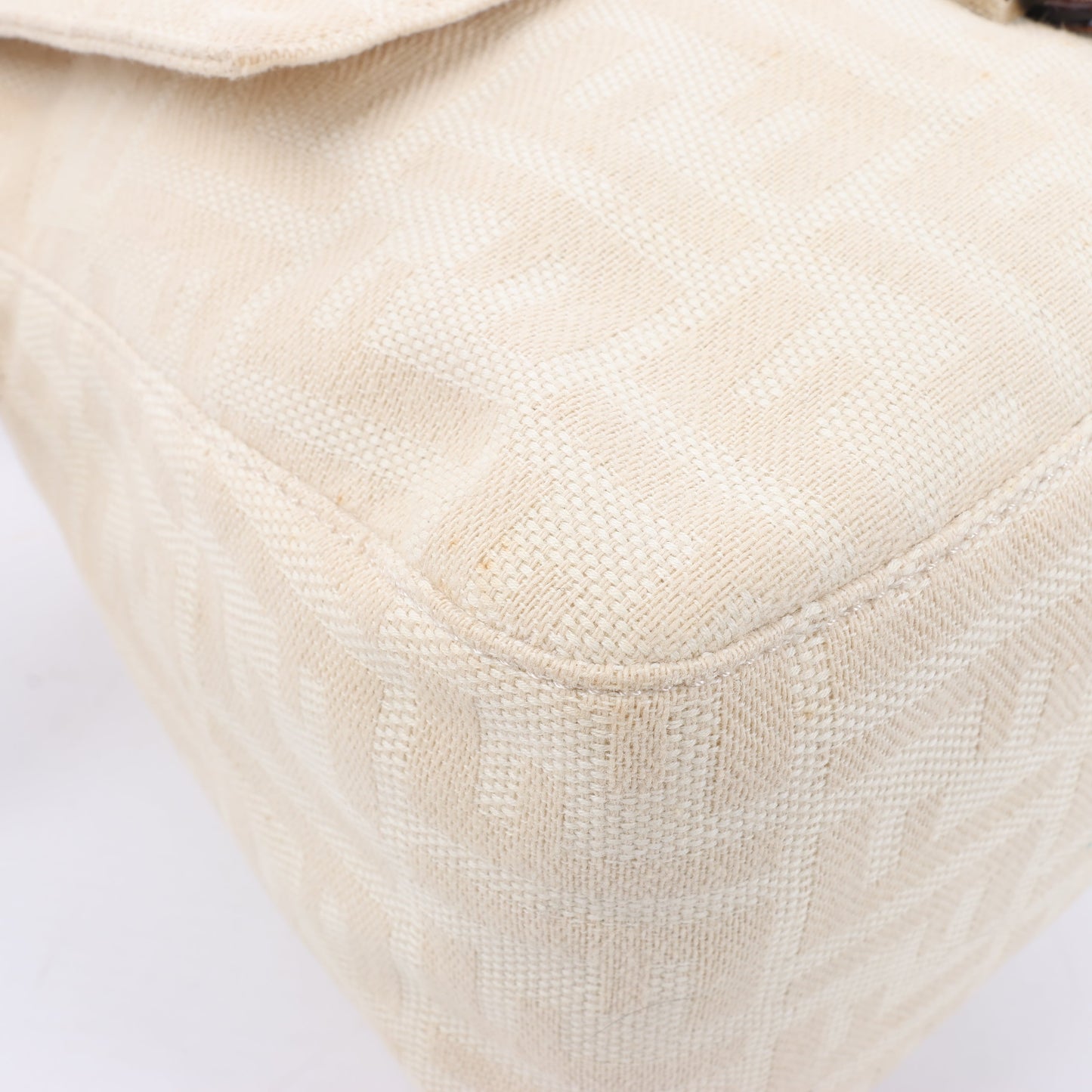 FENDI Mamma Baguette Zucchino Schultertasche aus Canvas und Leder in Beige 26325
