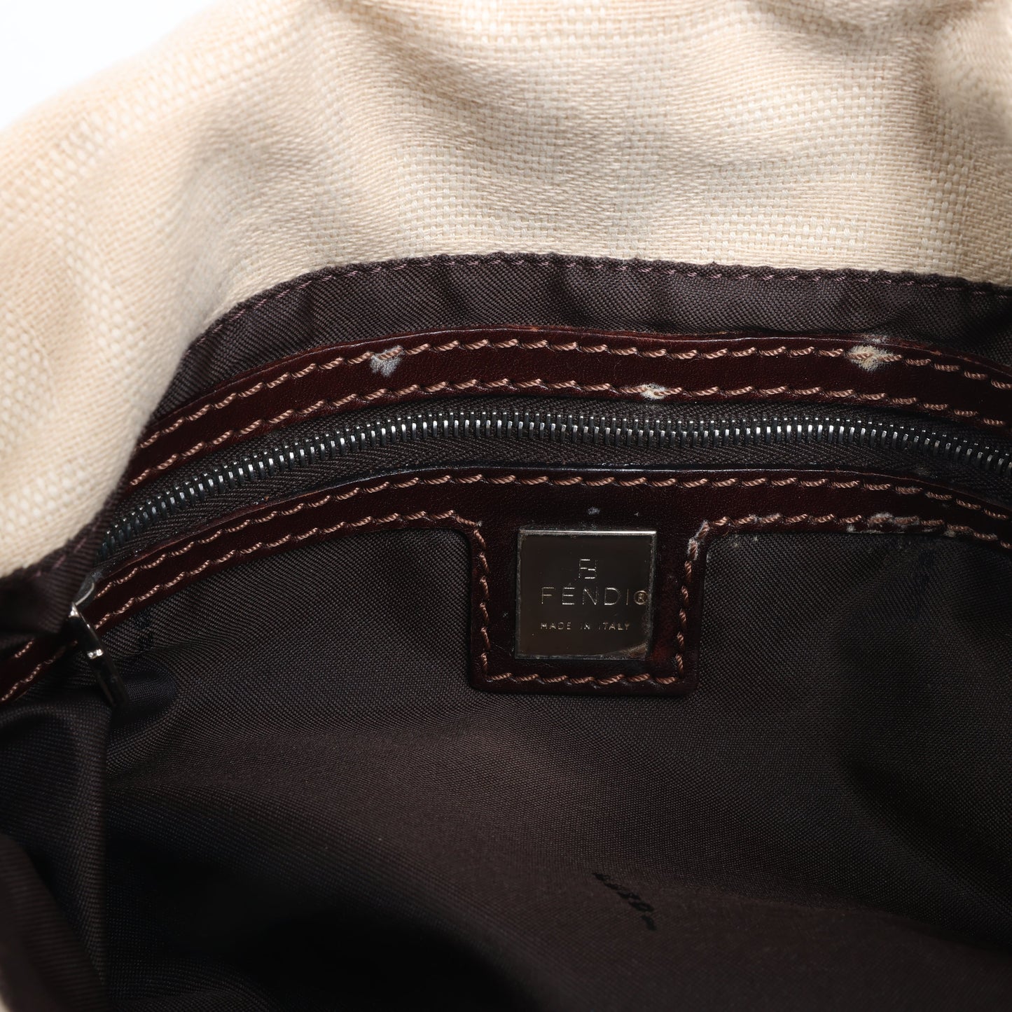 FENDI Mamma Baguette Zucchino Schultertasche aus Canvas und Leder in Beige 26325