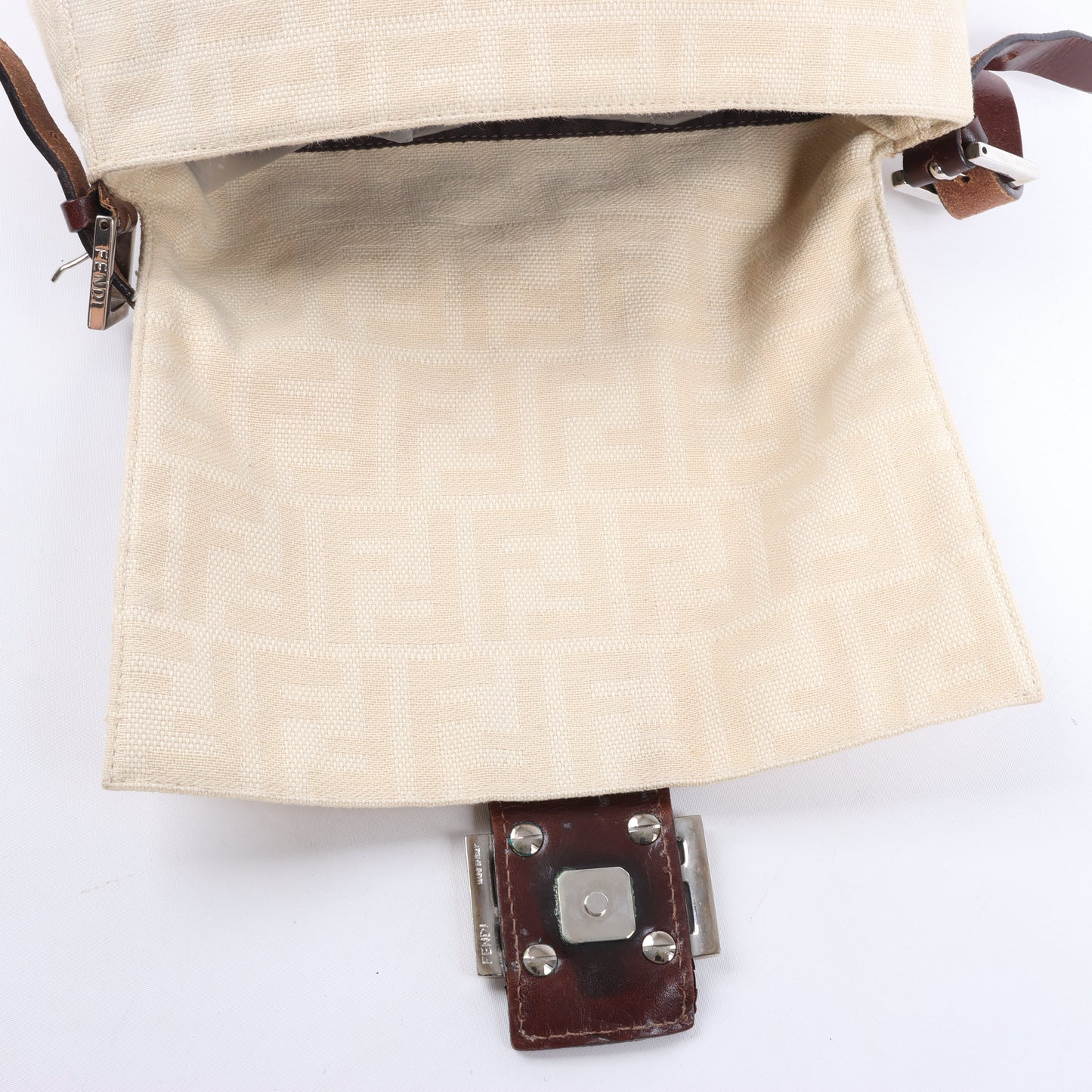 FENDI Mamma Baguette Zucchino Schultertasche aus Canvas und Leder in Beige 26325