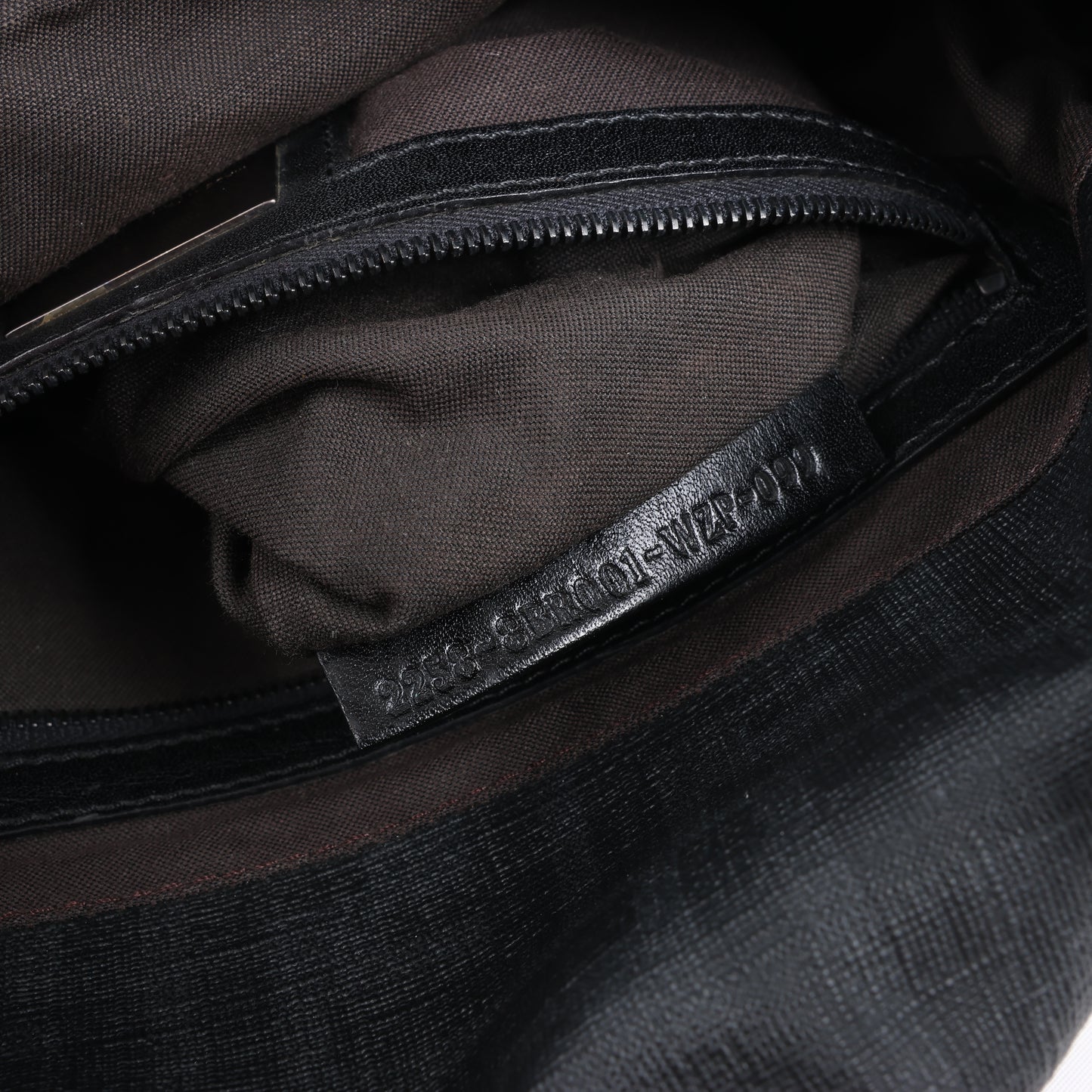 FENDI Zucchino Mamma Baguette Leder Umhängetasche in Schwarz 8BR001