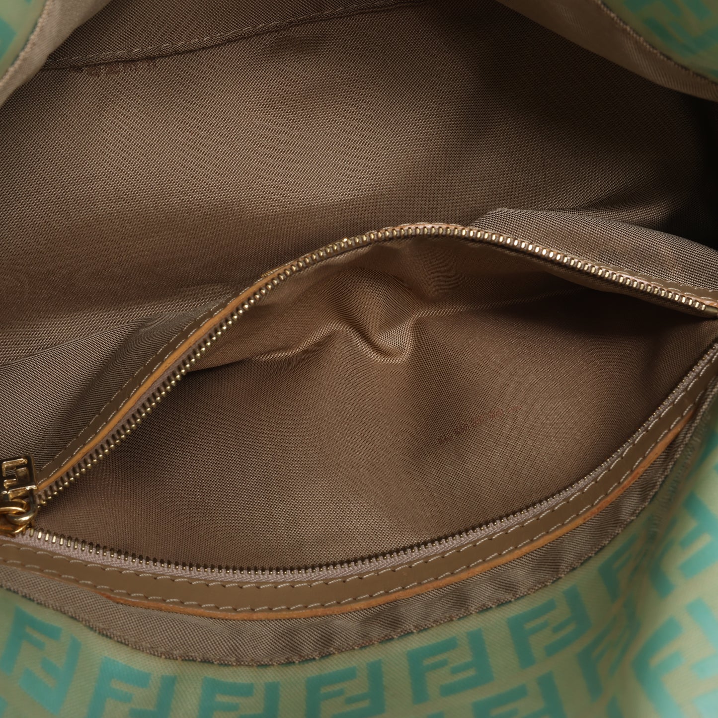 FENDI Baguette Zucchino Coating Canvas Schultertasche in Grün