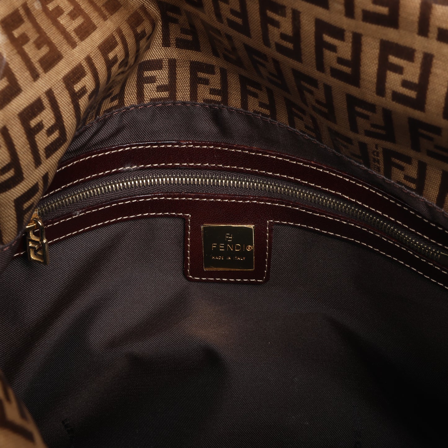 FENDI Zucchino Mamma Baguette Emaille Umhängetasche in Braun 26325