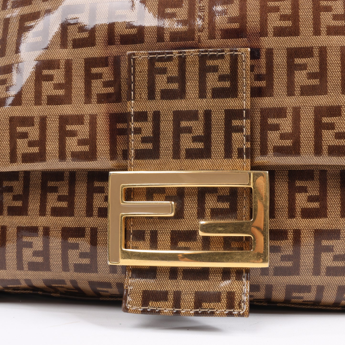 FENDI Zucchino Mamma Baguette Emaille Umhängetasche in Braun 26325