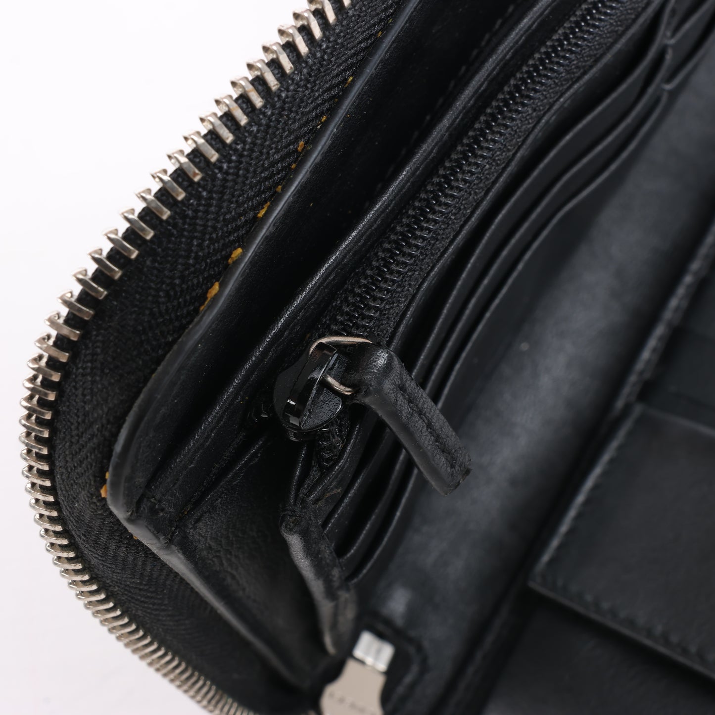 Gucci Microguccissima – Große Organizer-Geldbörse mit Rundum-Reißverschluss in Schwarz