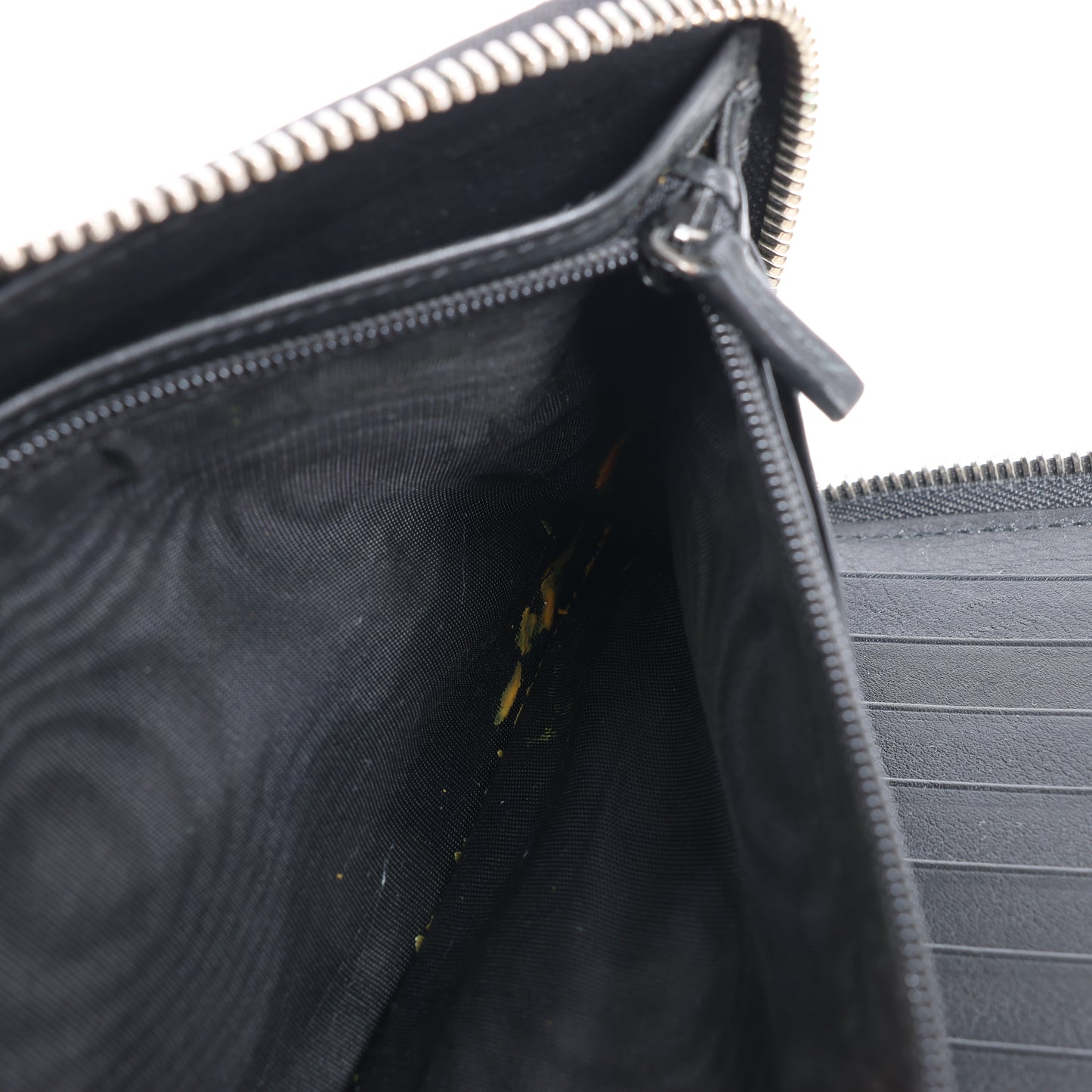 Gucci Microguccissima – Große Organizer-Geldbörse mit Rundum-Reißverschluss in Schwarz