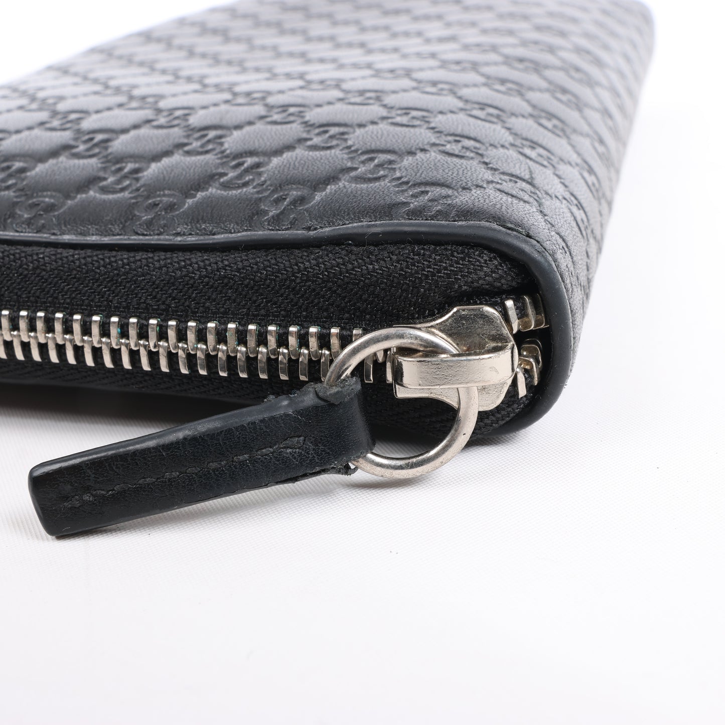 Gucci Microguccissima – Große Organizer-Geldbörse mit Rundum-Reißverschluss in Schwarz