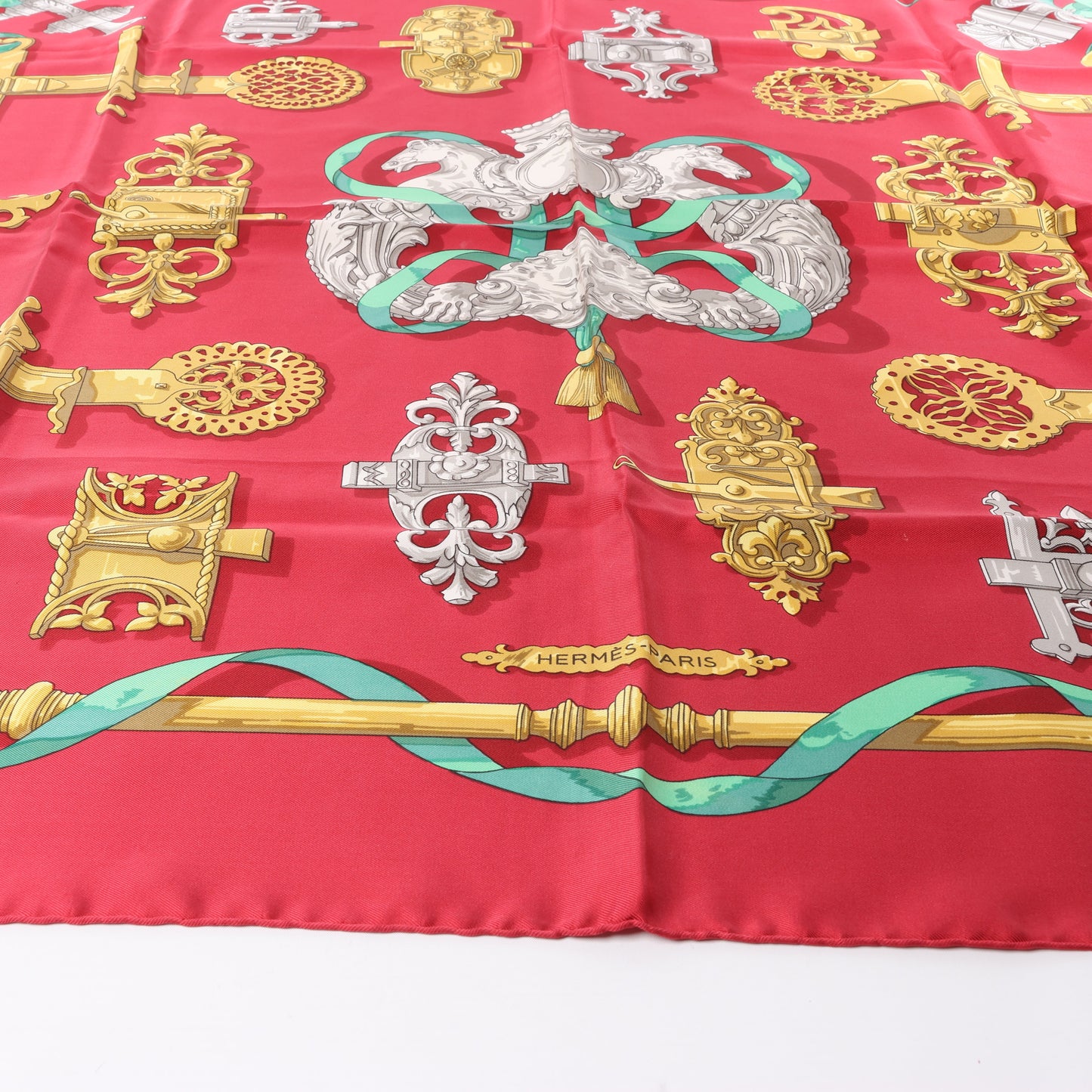 Hermès Carré 90 „Ferronnerie“ Schal aus 100 % Seide in Rot