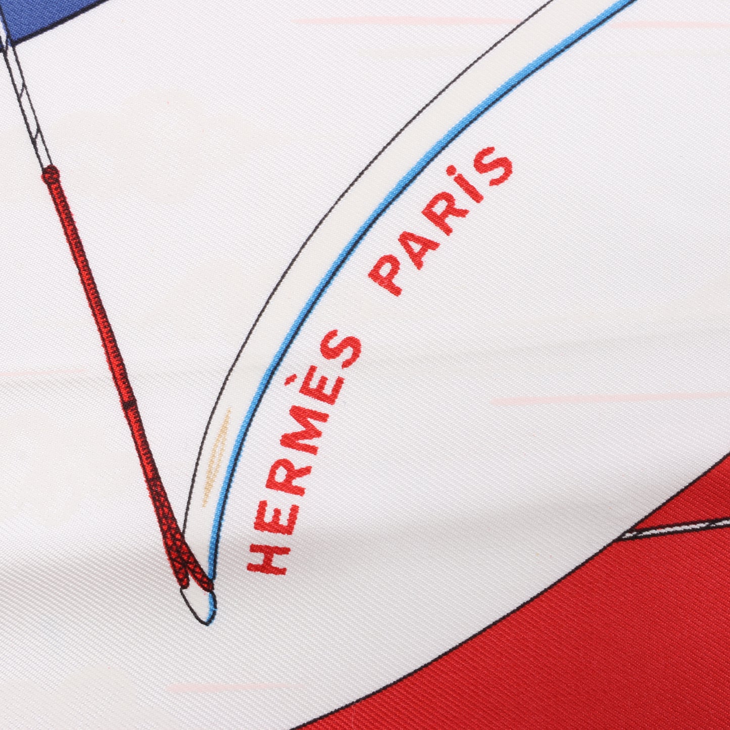 Hermès Carré 90 „ARCS EN CIEL“ 100 % Seidenschal in Rot x Blau