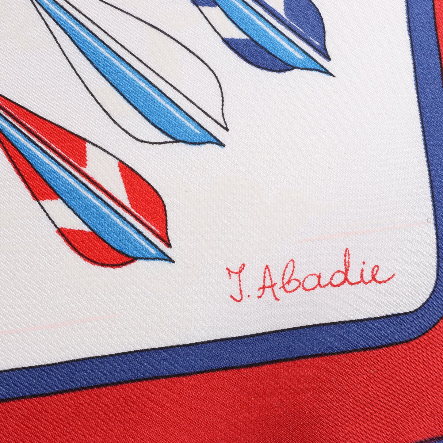 Hermès Carré 90 „ARCS EN CIEL“ 100 % Seidenschal in Rot x Blau