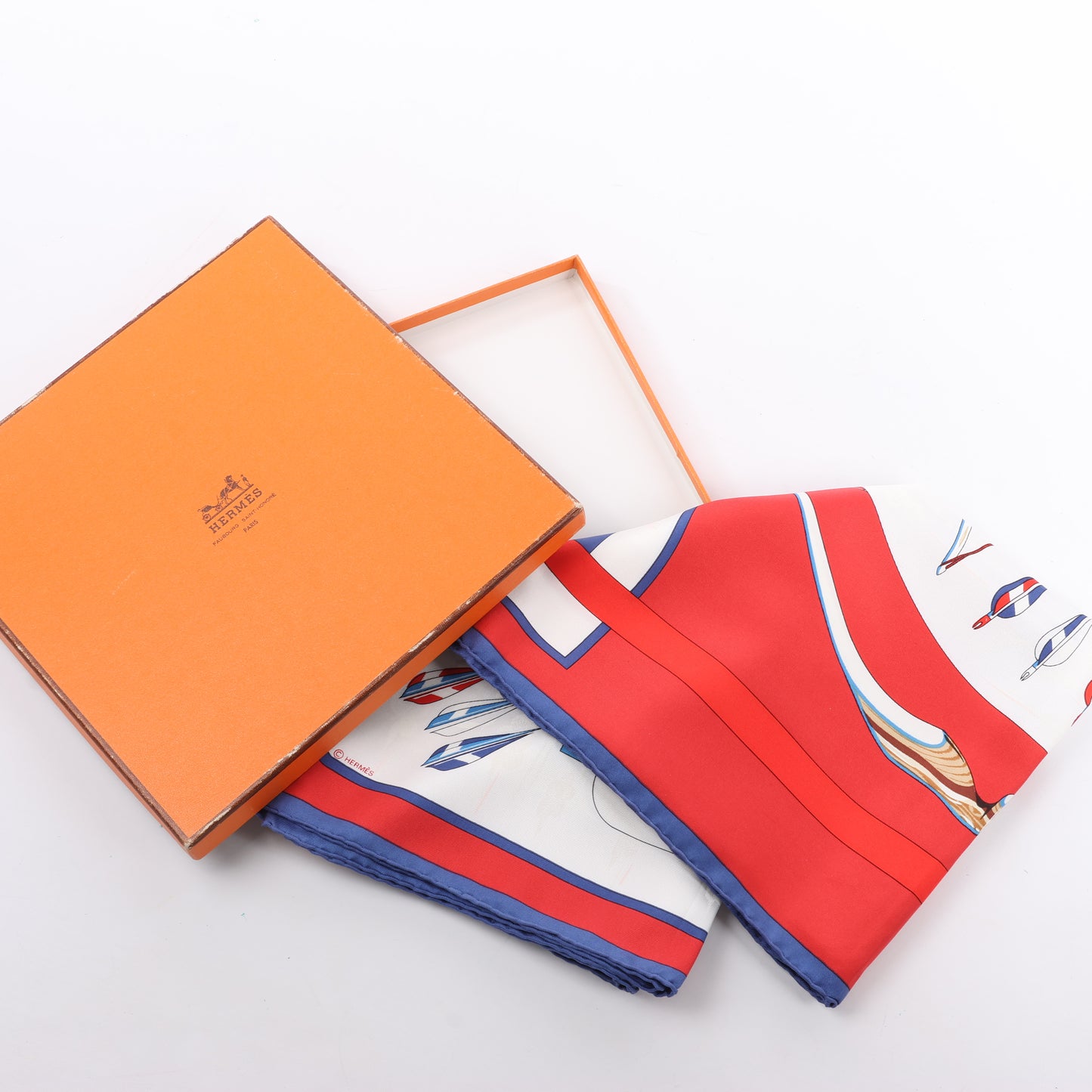 Hermès Carré 90 „ARCS EN CIEL“ 100 % Seidenschal in Rot x Blau