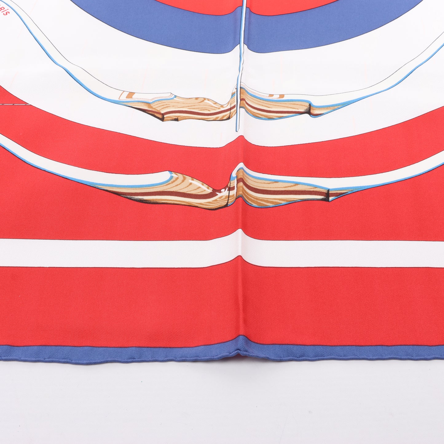 Hermès Carré 90 „ARCS EN CIEL“ 100 % Seidenschal in Rot x Blau