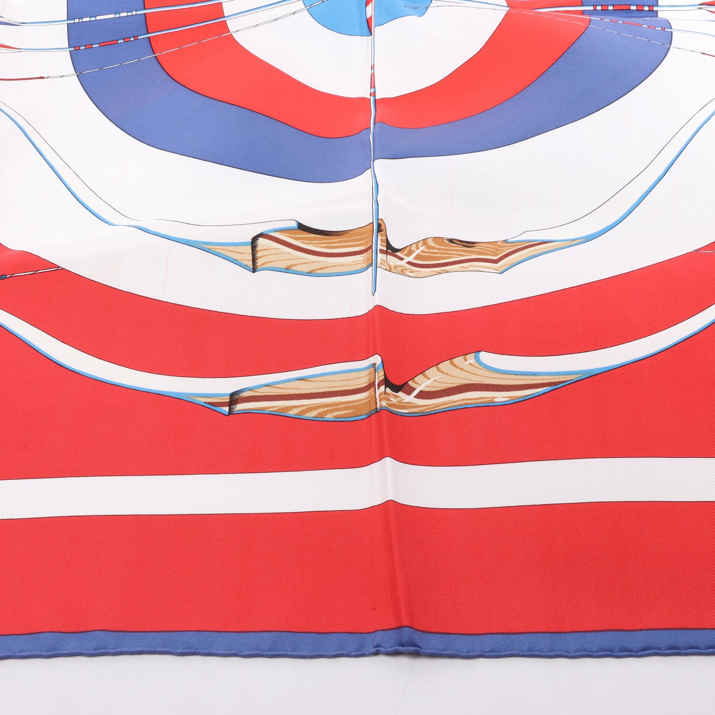 Hermès Carré 90 „ARCS EN CIEL“ 100 % Seidenschal in Rot x Blau