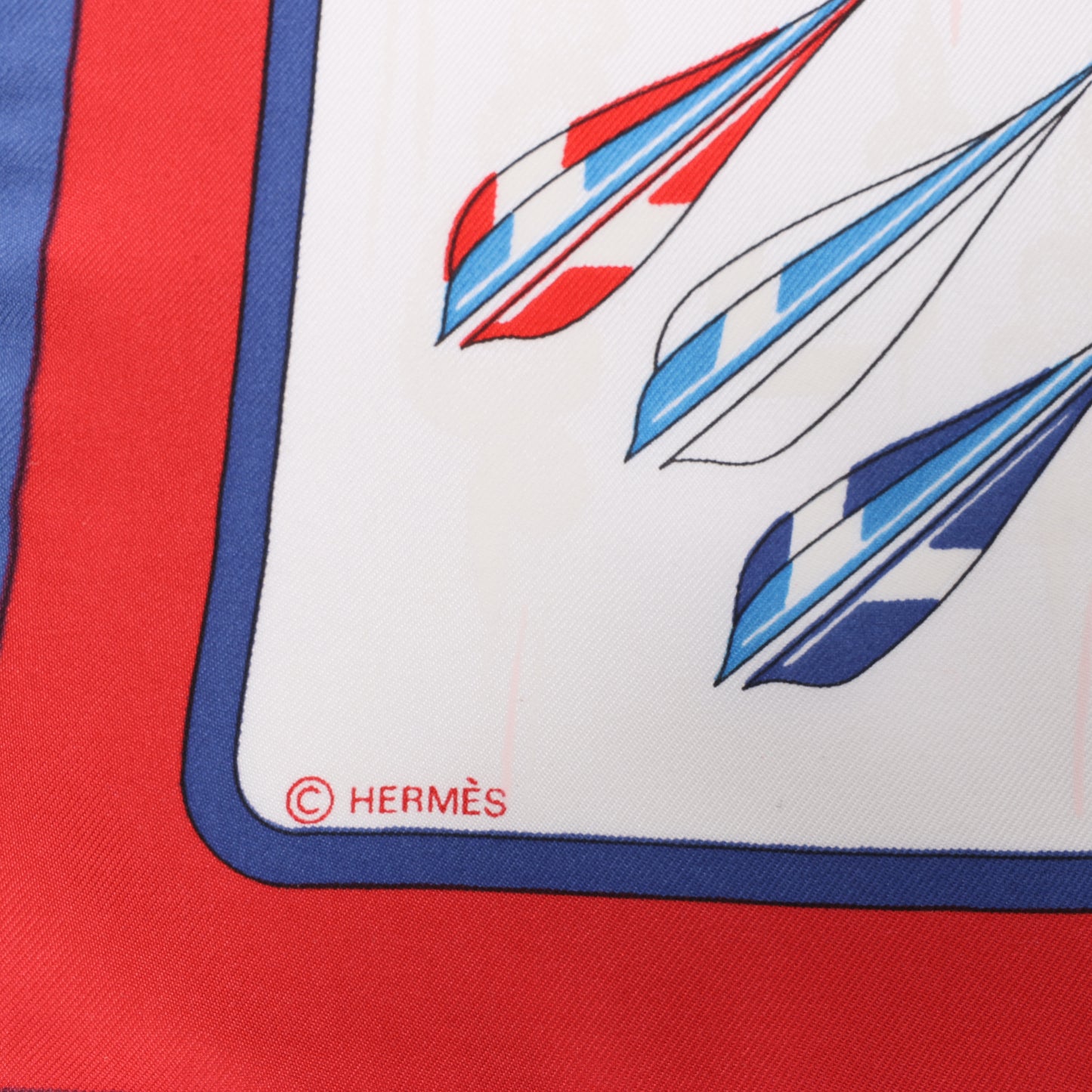 Hermès Carré 90 „ARCS EN CIEL“ 100 % Seidenschal in Rot x Blau
