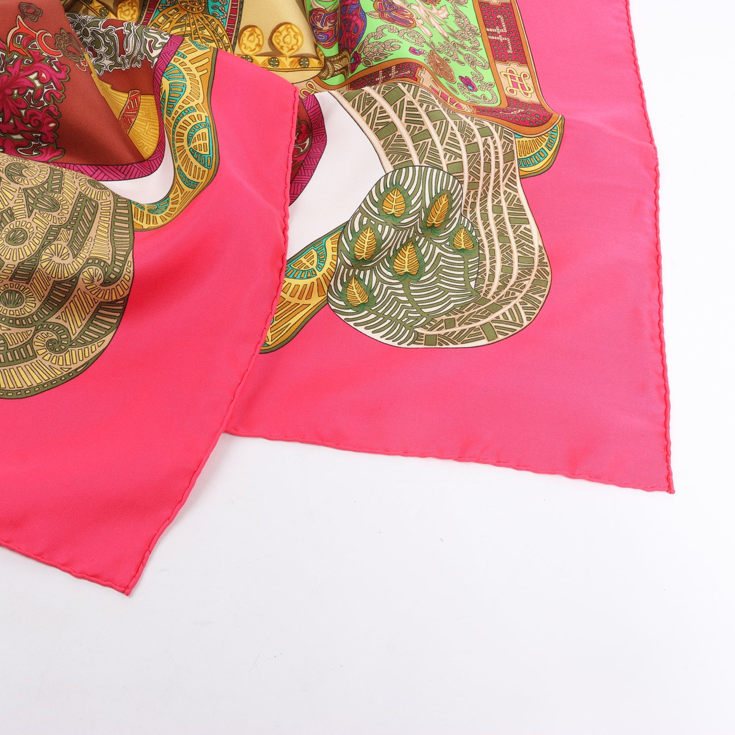 Hermès Carré 90 „ART des STEPPES“ Schal aus 100 % Seide in Rosa