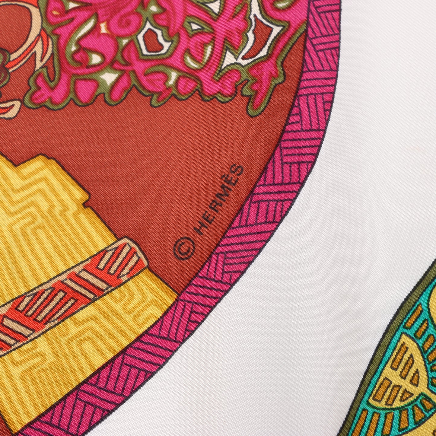 Hermès Carré 90 „ART des STEPPES“ Schal aus 100 % Seide in Rosa