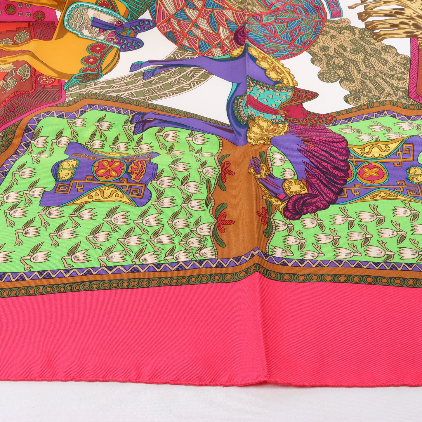 Hermès Carré 90 „ART des STEPPES“ Schal aus 100 % Seide in Rosa