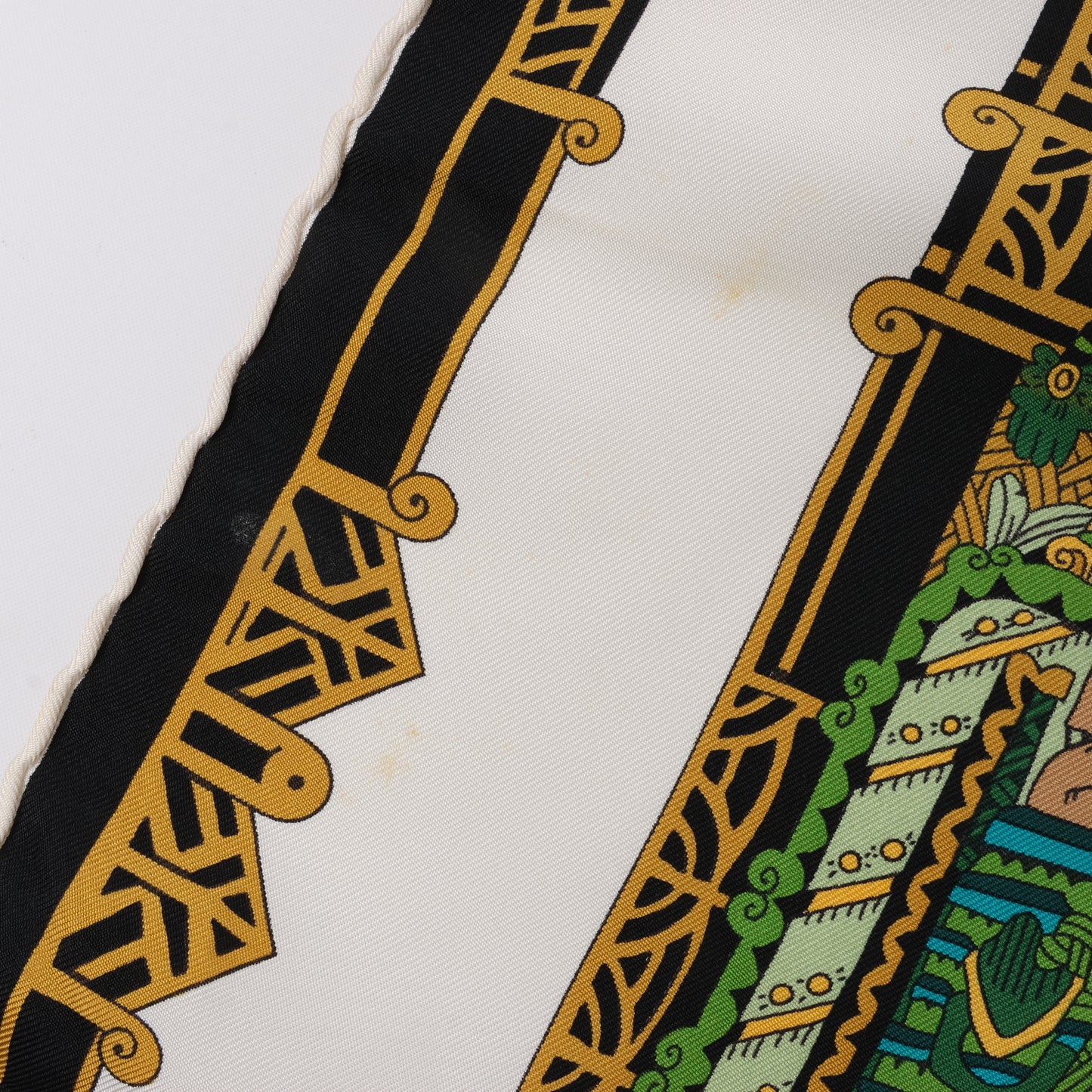 Hermès Carré 90 "ASTRES et SOLEILS" 100% Silk Scarf in Green