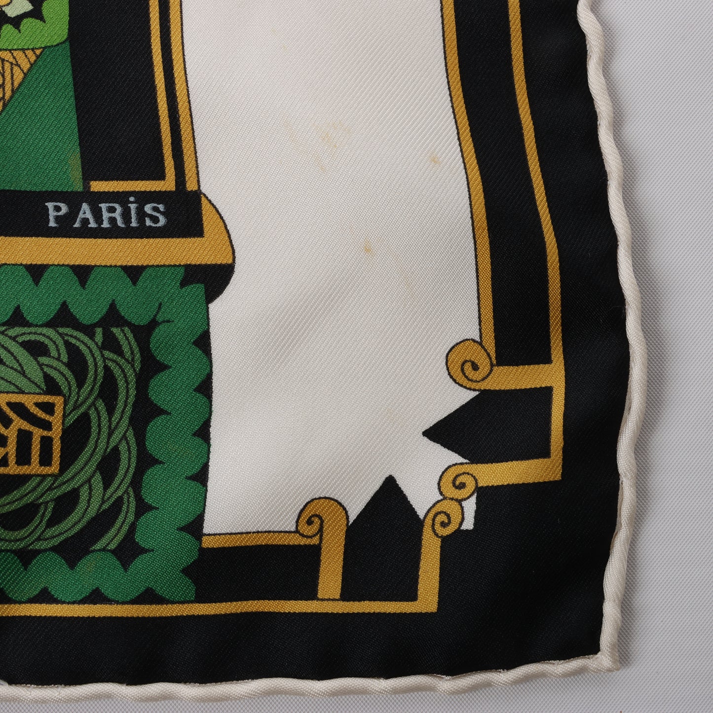 Hermès Carré 90 "ASTRES et SOLEILS" 100% Silk Scarf in Green