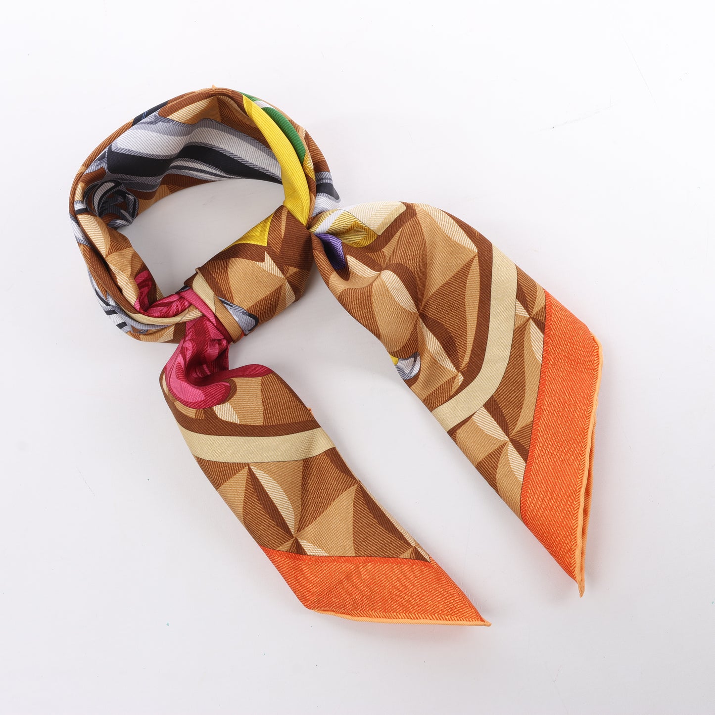 Hermès Carré 90 „BEAUTE COMPOSEE“ Seidentaschentuch in Orange