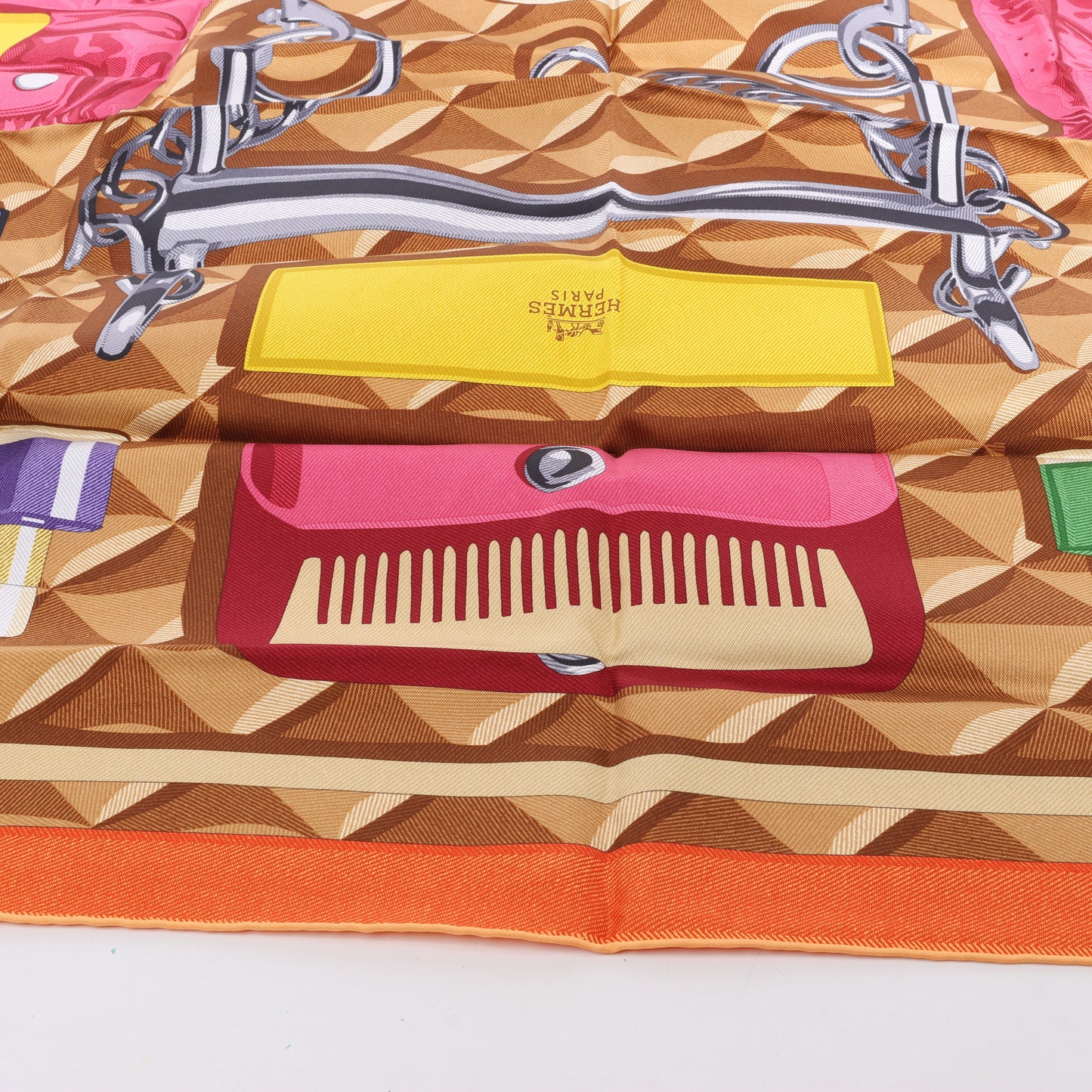 Hermès Carré 90 „BEAUTE COMPOSEE“ Seidentaschentuch in Orange
