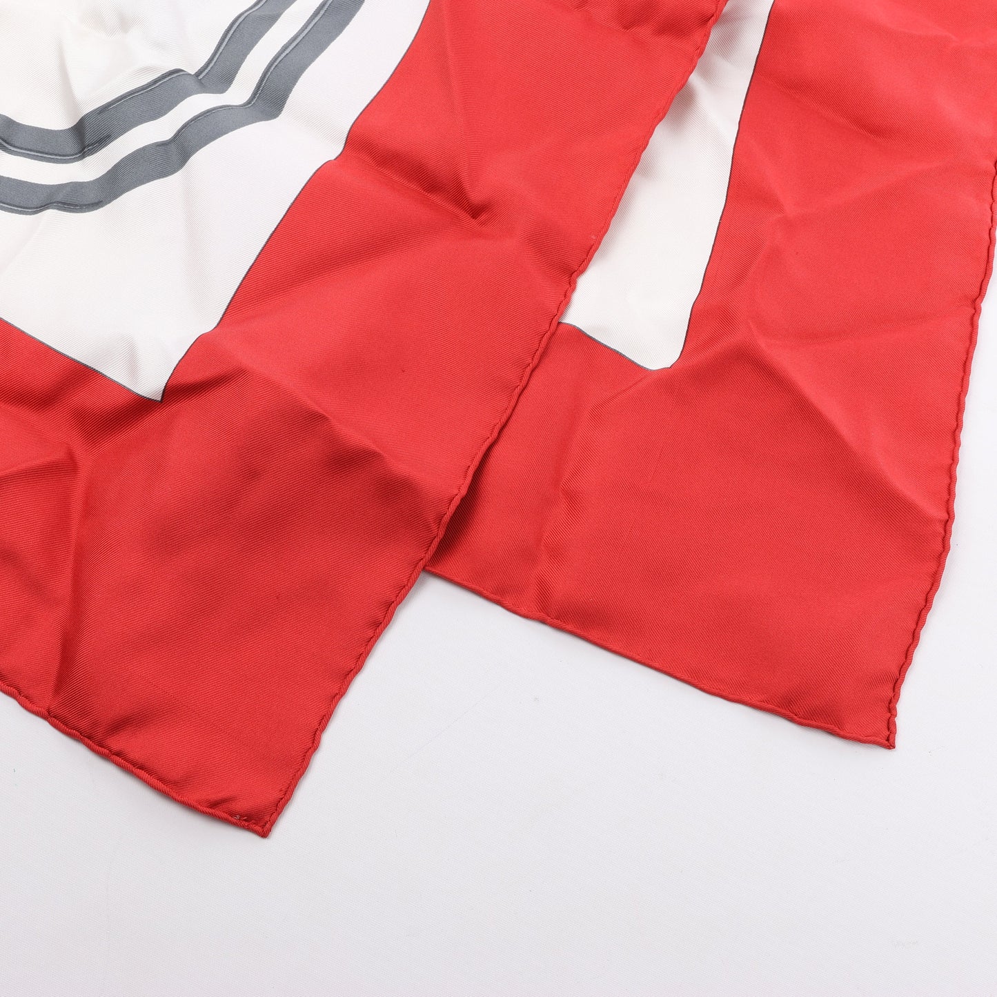 Hermès Carré 90 „BRIDES de GALA“ 100% Seidenschal in Rot