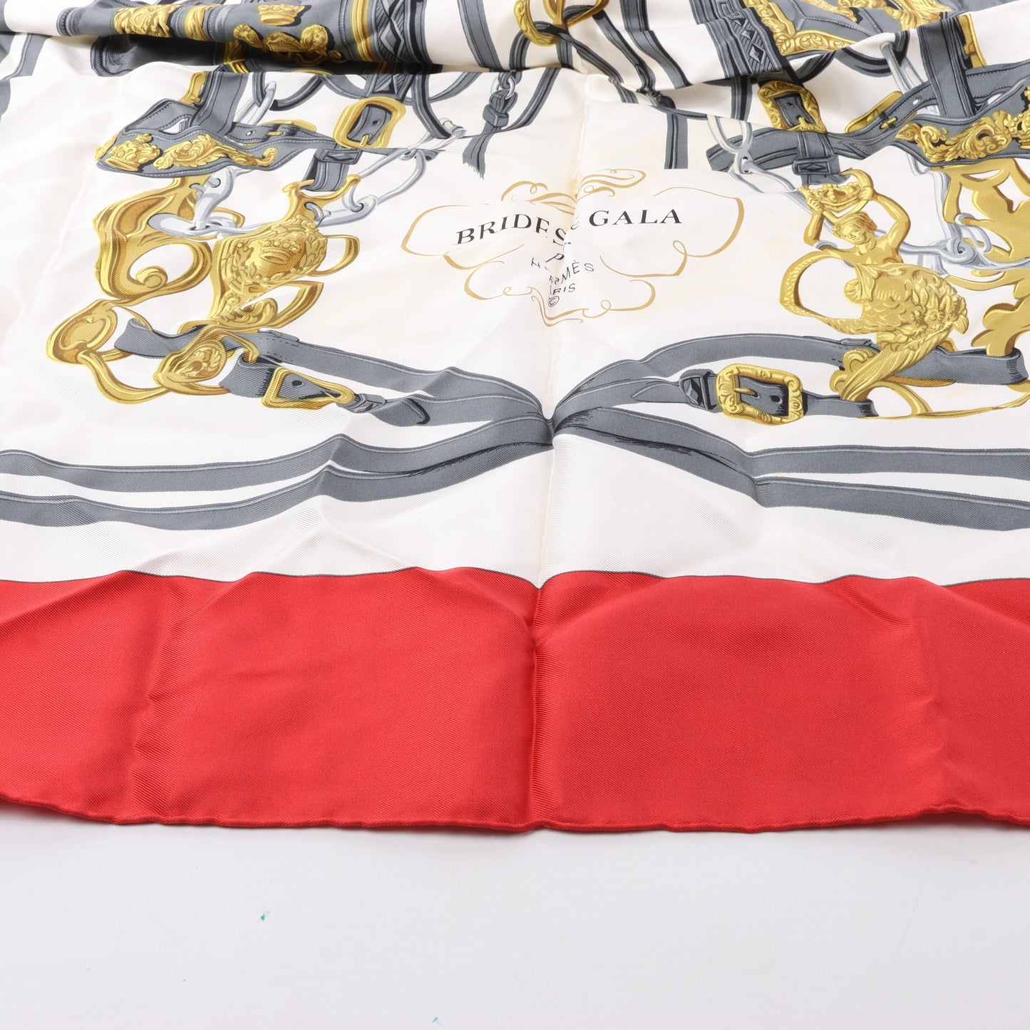 Hermès Carré 90 „BRIDES de GALA“ 100% Seidenschal in Rot