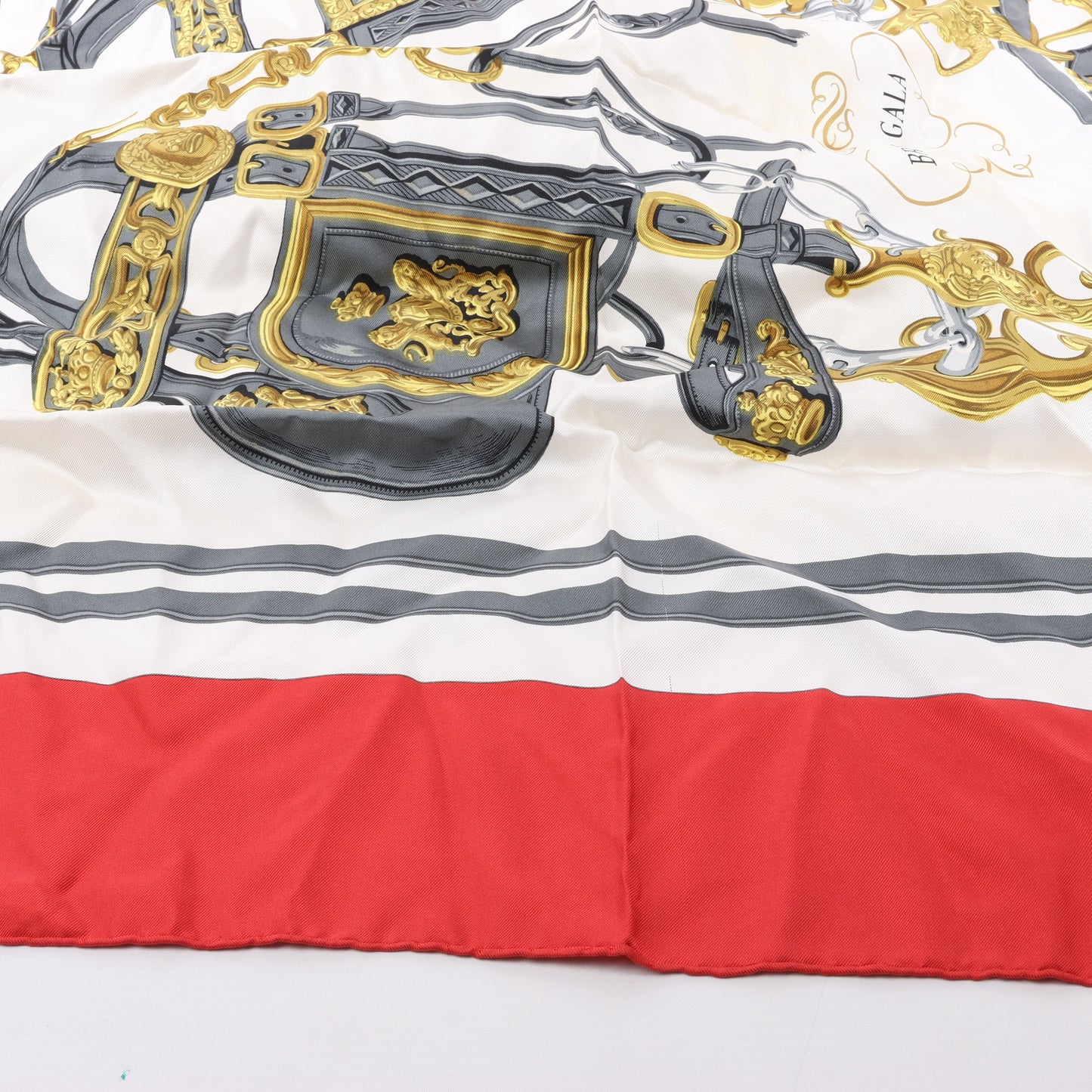 Hermès Carré 90 „BRIDES de GALA“ 100% Seidenschal in Rot