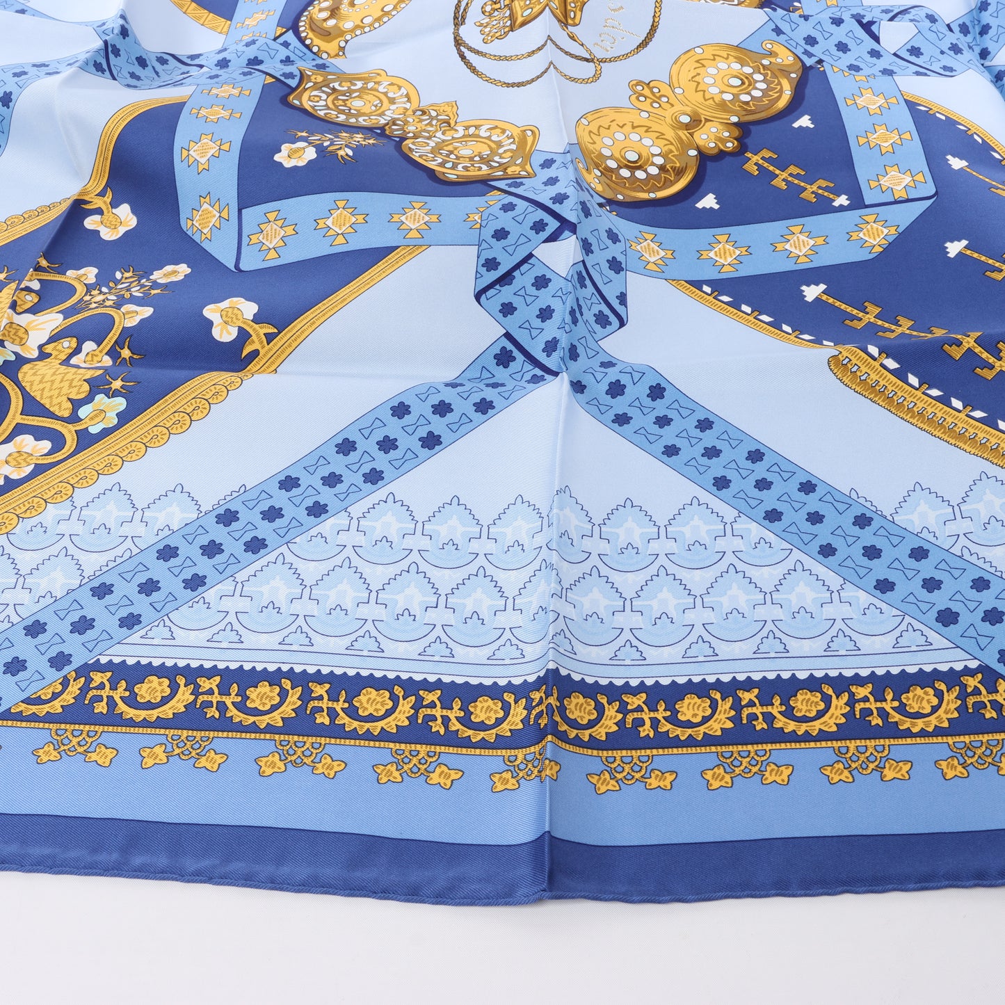 Hermès Carré 90 "Brins d’or Kin" 100% Silk Scarf in Blue