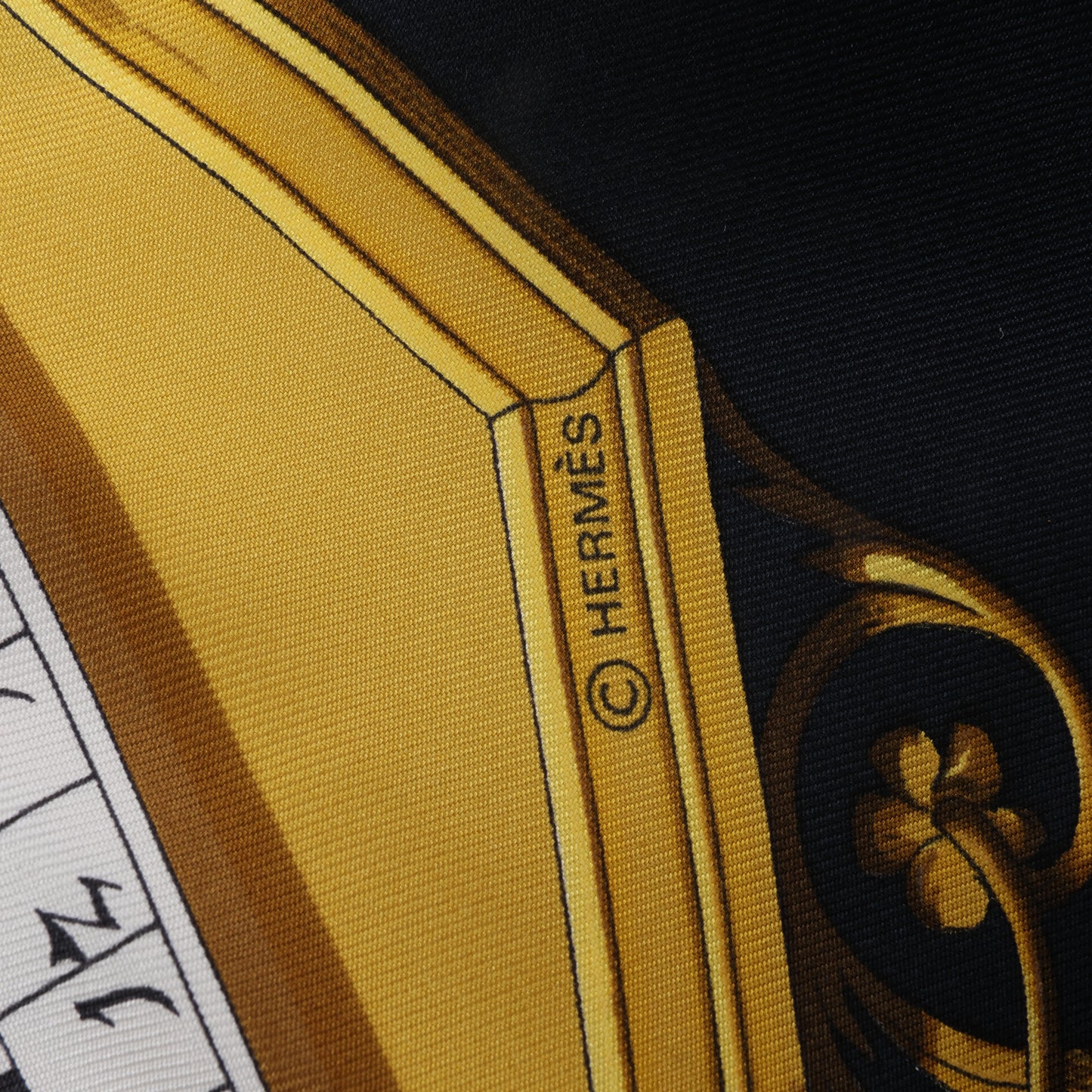Hermès Carré 90 "DIES ET HORE" 100% Seidenschal in Schwarz