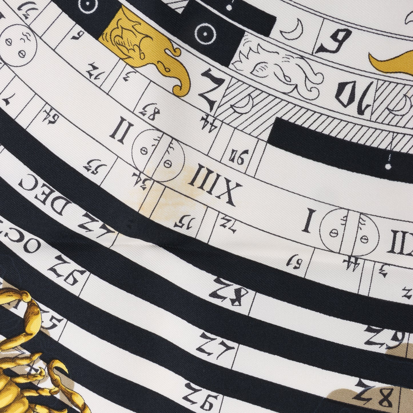 Hermès Carré 90 "DIES ET HORE" 100% Seidenschal in Schwarz