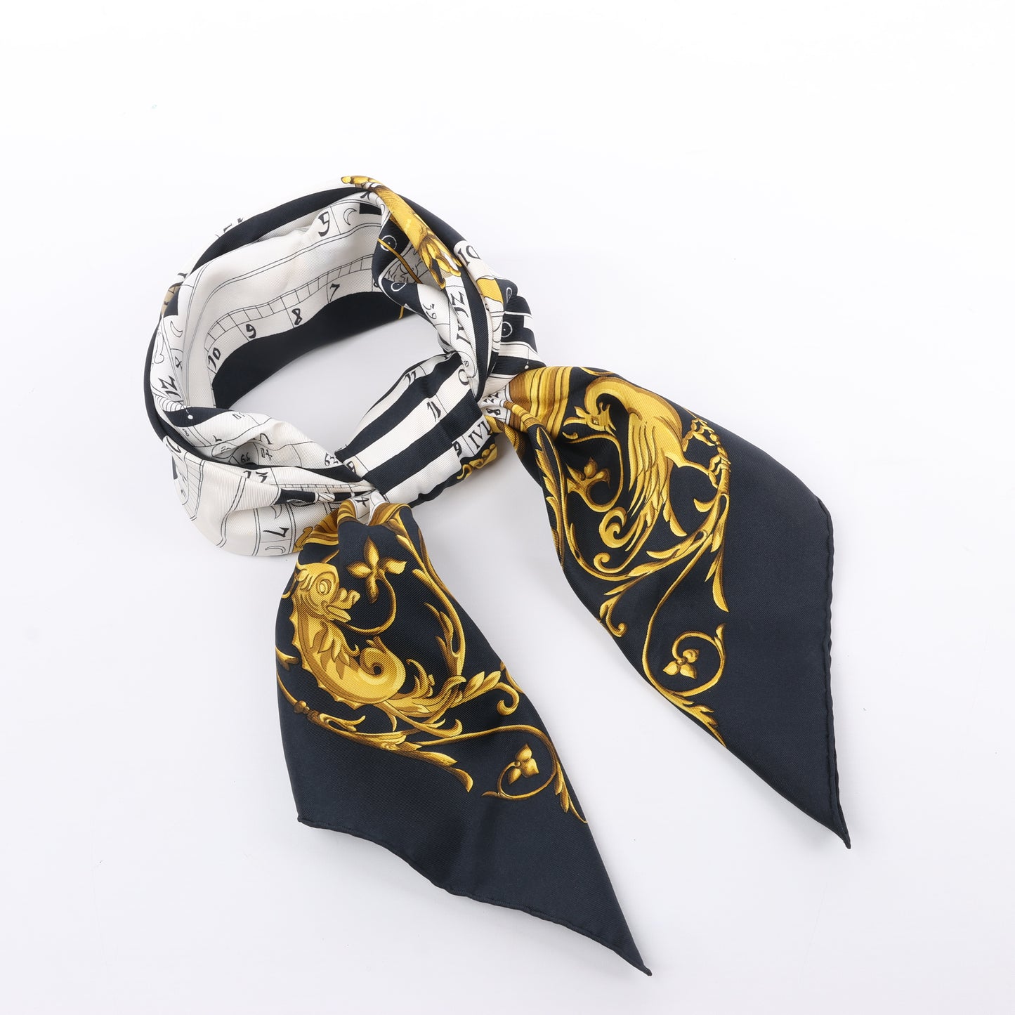 Hermès Carré 90 "DIES ET HORE" 100% Seidenschal in Schwarz