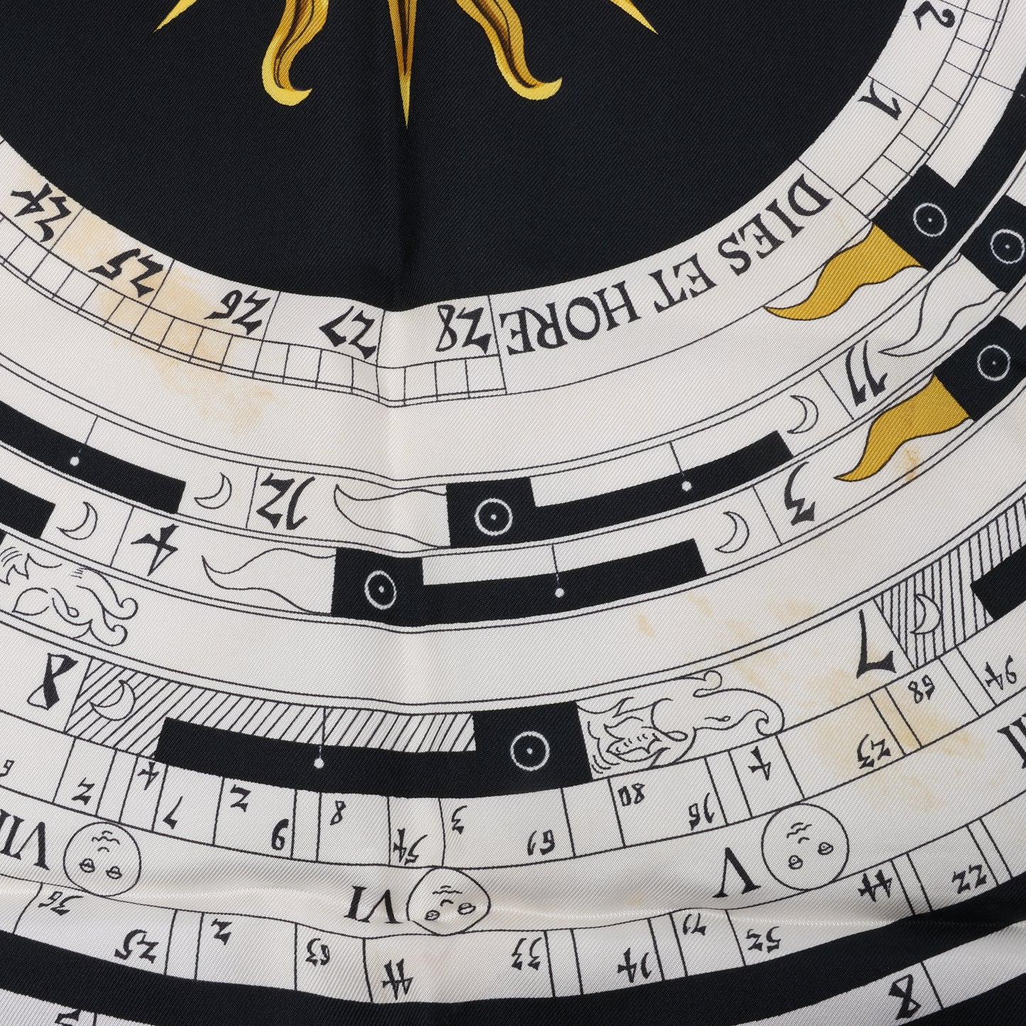 Hermès Carré 90 "DIES ET HORE" 100% Seidenschal in Schwarz