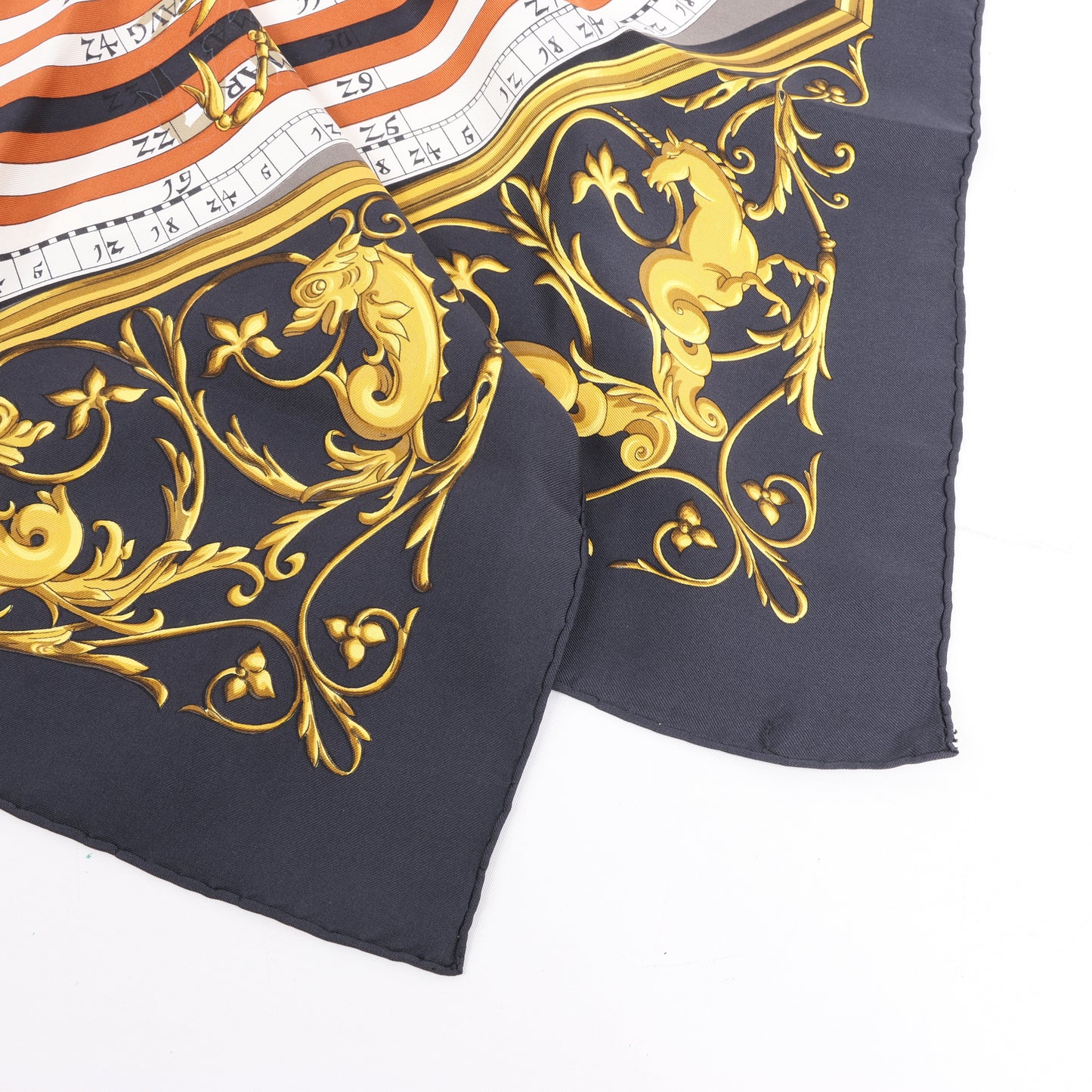 Hermès Carré 90 „ DIES ET HORE“ Seidentaschentuch in Schwarz
